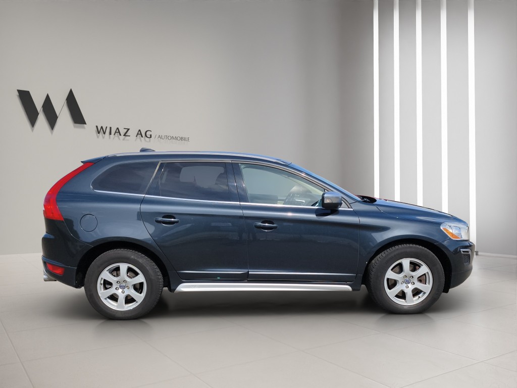 VOLVO XC60 2.4 D5 Kinetic R-Design AWD-image-6