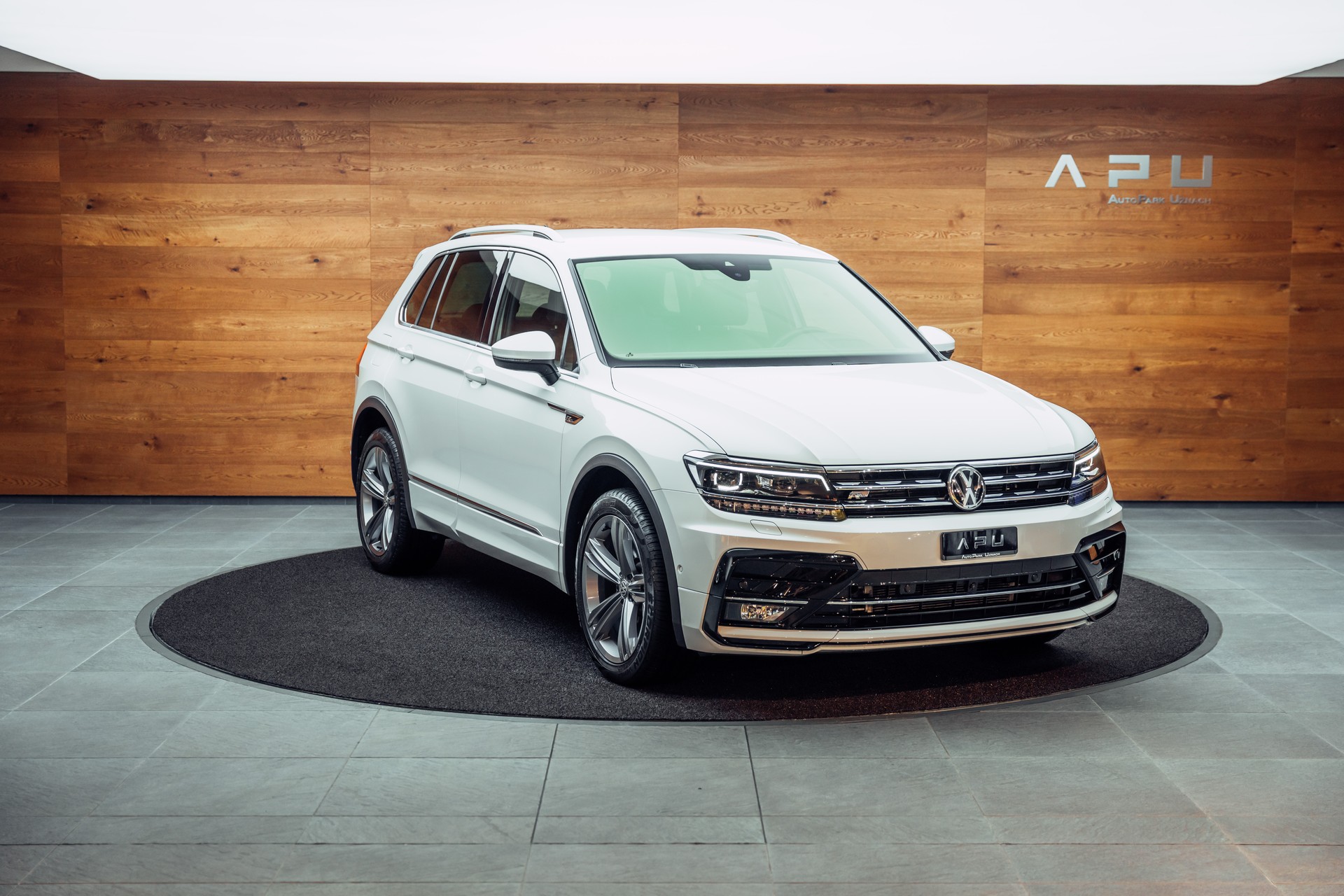 VW Tiguan 2.0 TDI SCR Highline 4Motion DSG-image-0