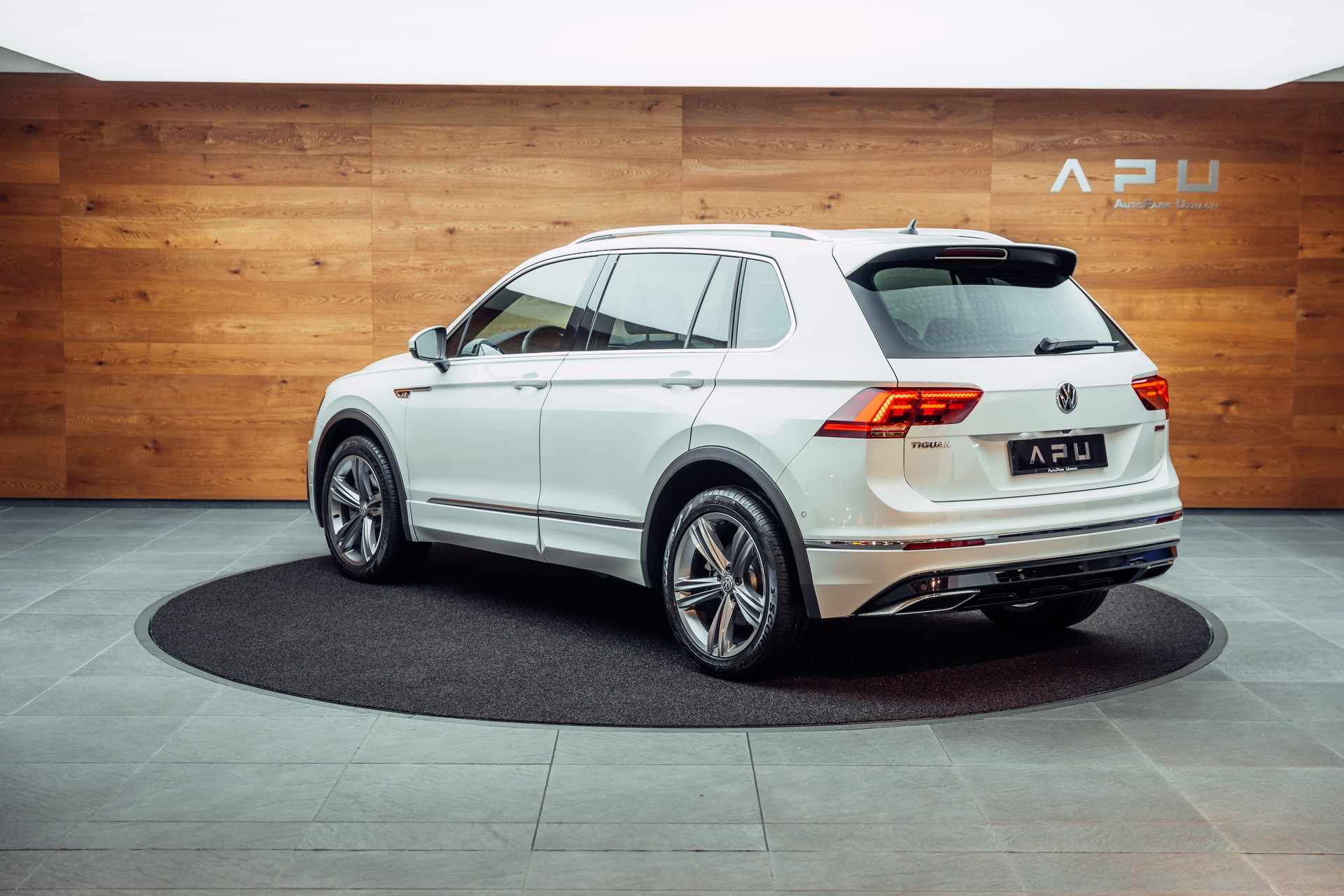 VW Tiguan 2.0 TDI SCR Highline 4Motion DSG-image-2