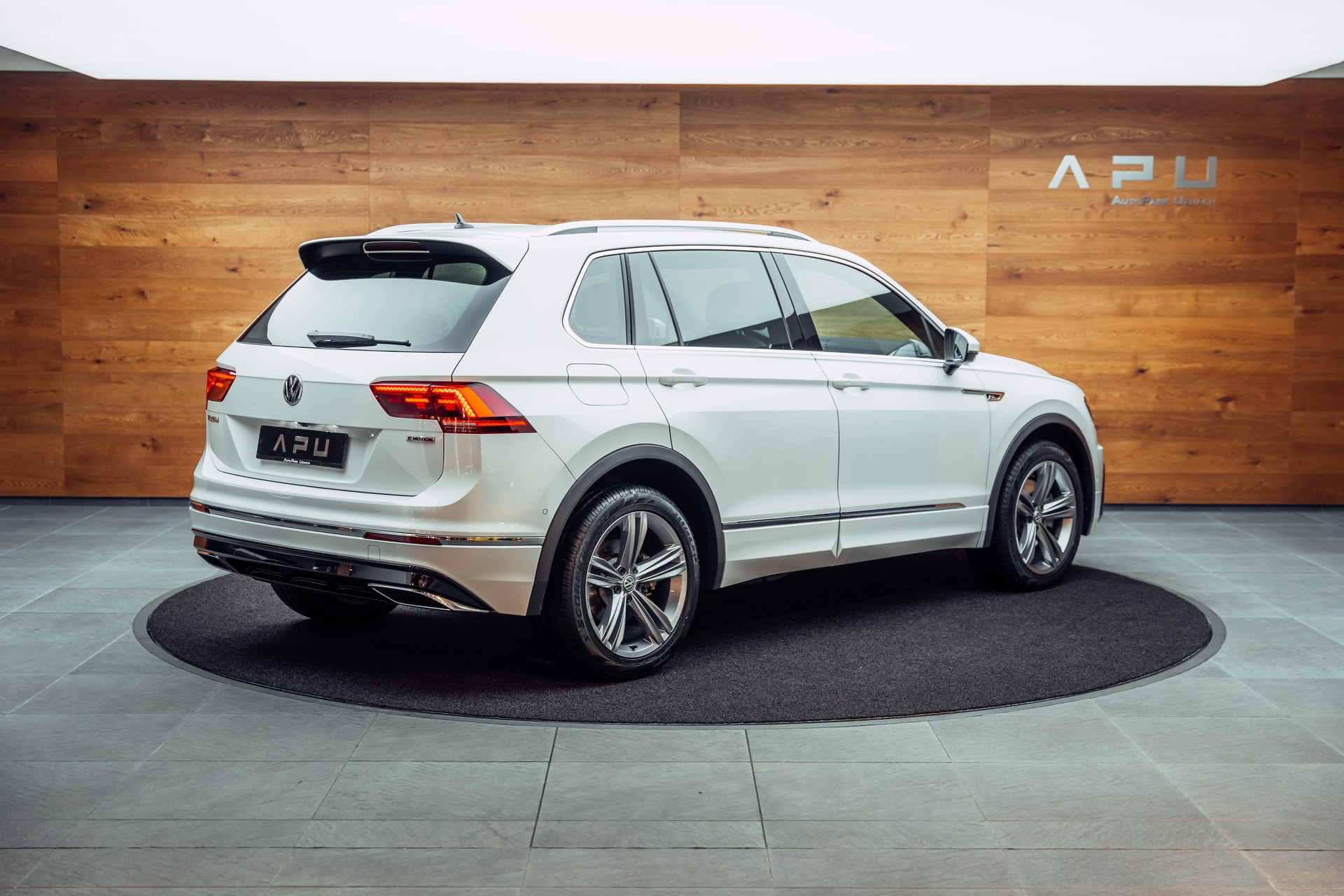 VW Tiguan 2.0 TDI SCR Highline 4Motion DSG-image-1