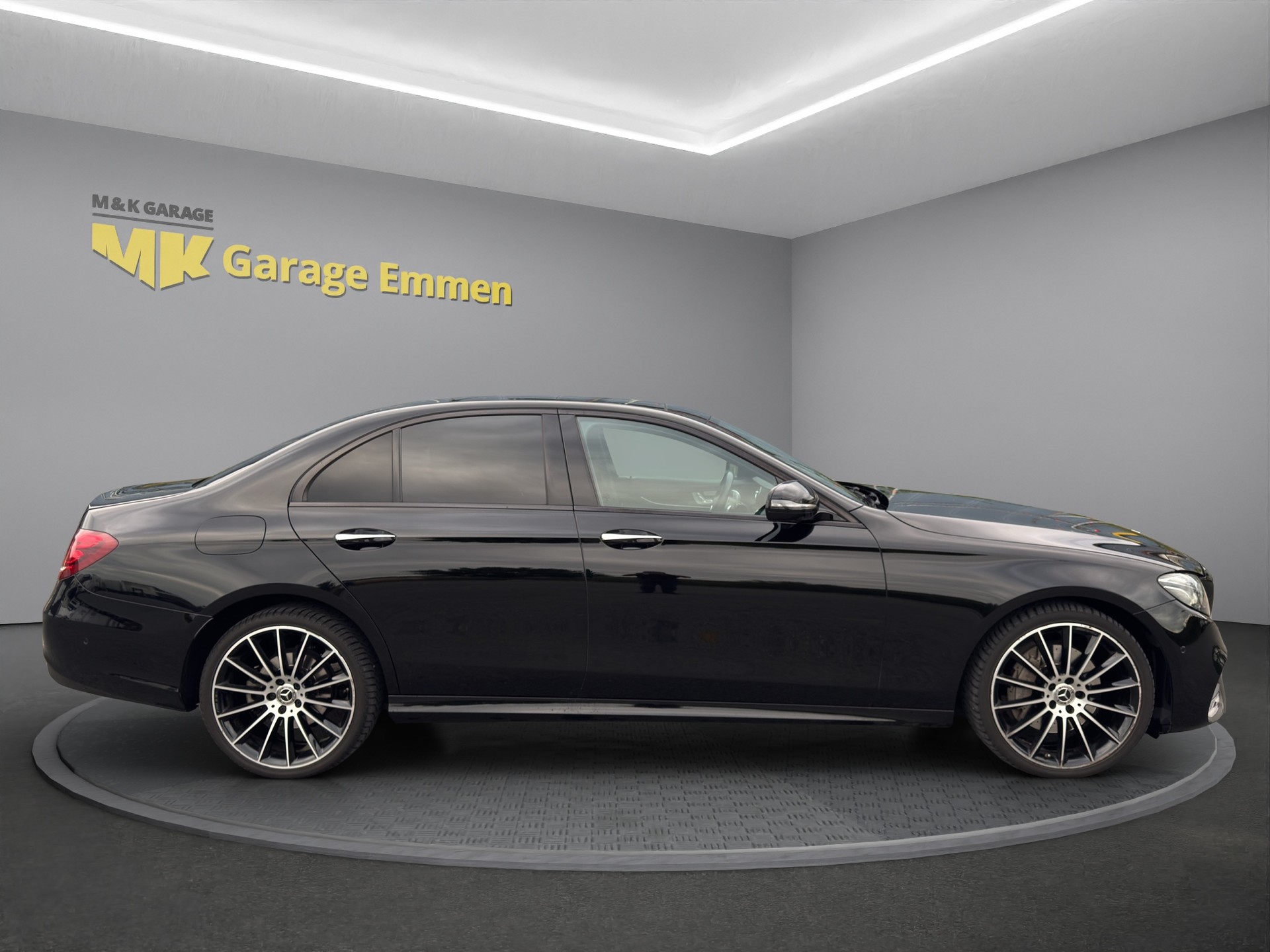 MERCEDES-BENZ E 220 d Exclusive 4Matic 9G-Tronic-image-5