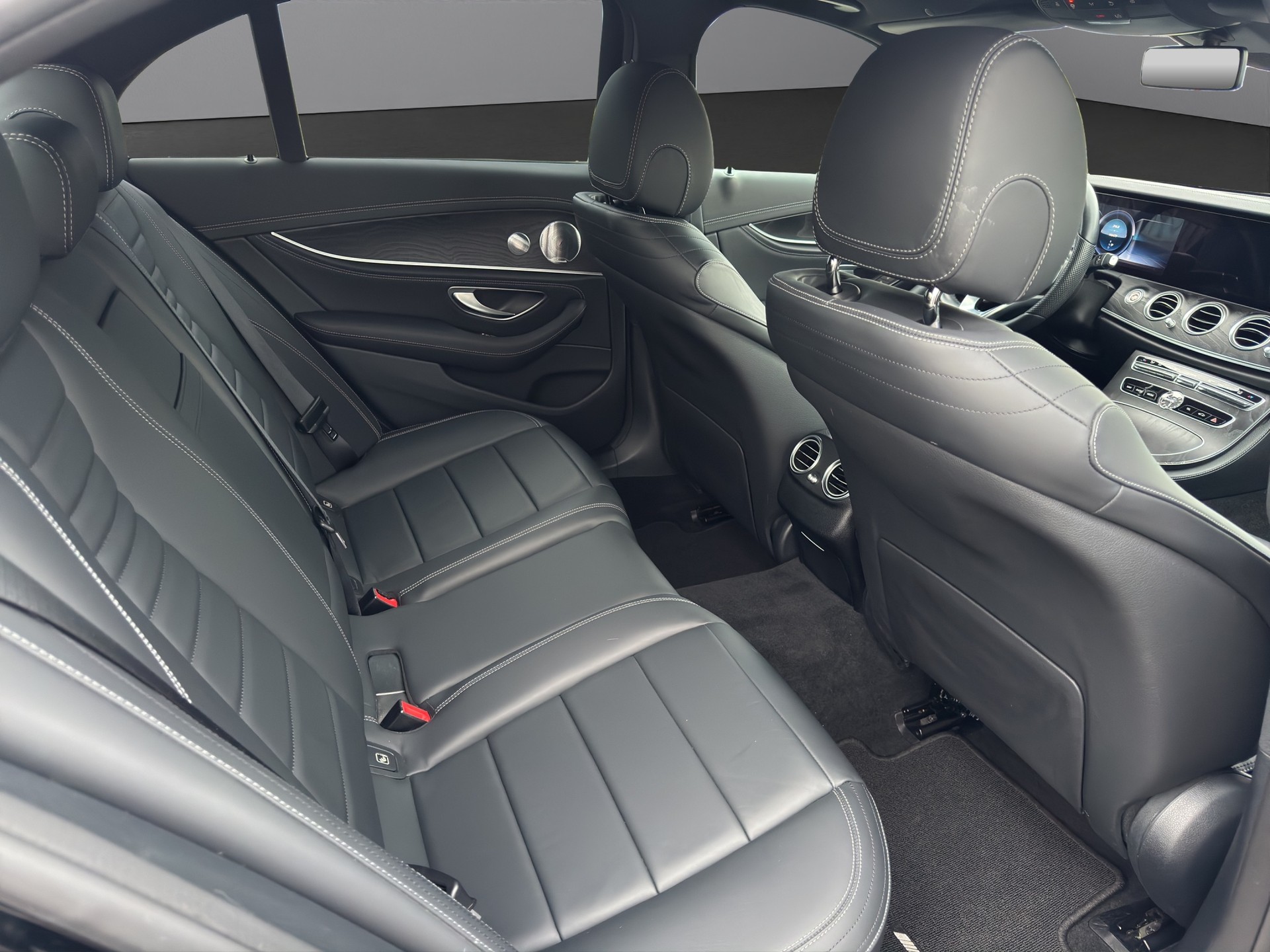 MERCEDES-BENZ E 220 d Exclusive 4Matic 9G-Tronic-image-9