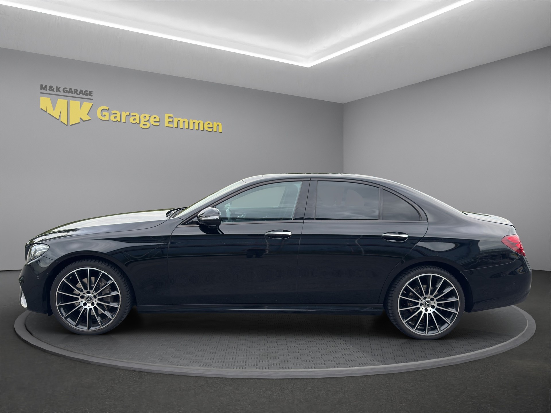 MERCEDES-BENZ E 220 d Exclusive 4Matic 9G-Tronic-image-1