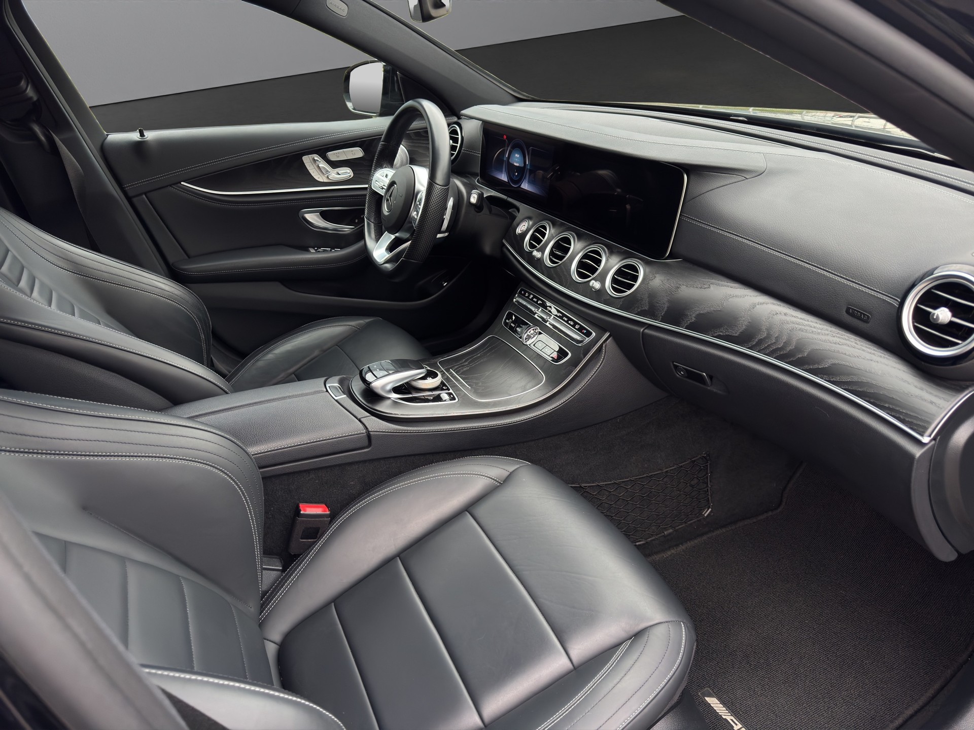 MERCEDES-BENZ E 220 d Exclusive 4Matic 9G-Tronic-image-10