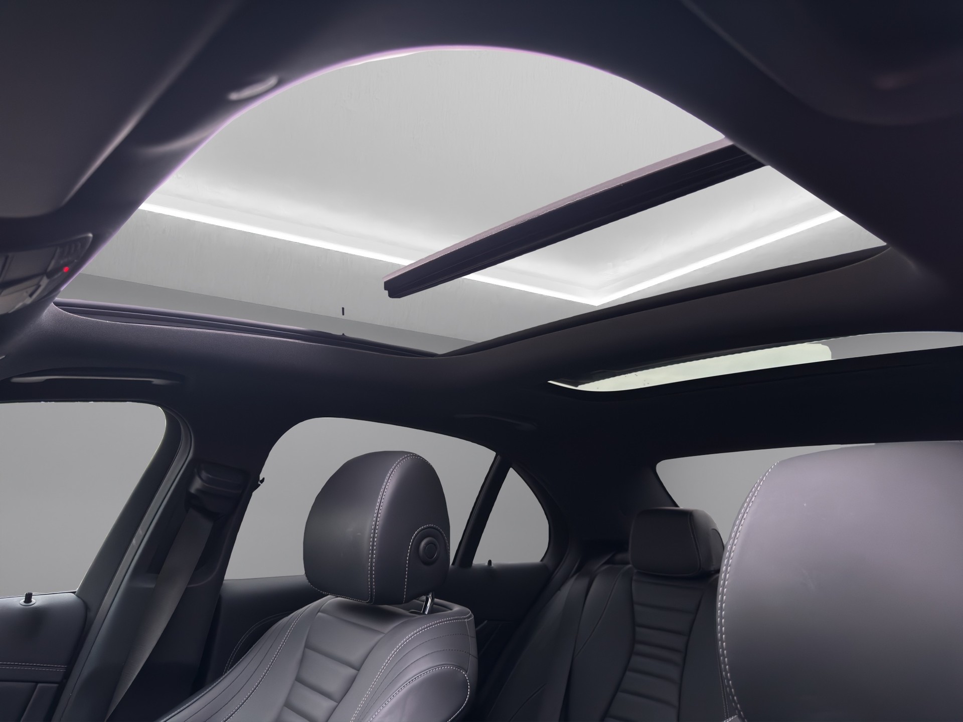 MERCEDES-BENZ E 220 d Exclusive 4Matic 9G-Tronic-image-16