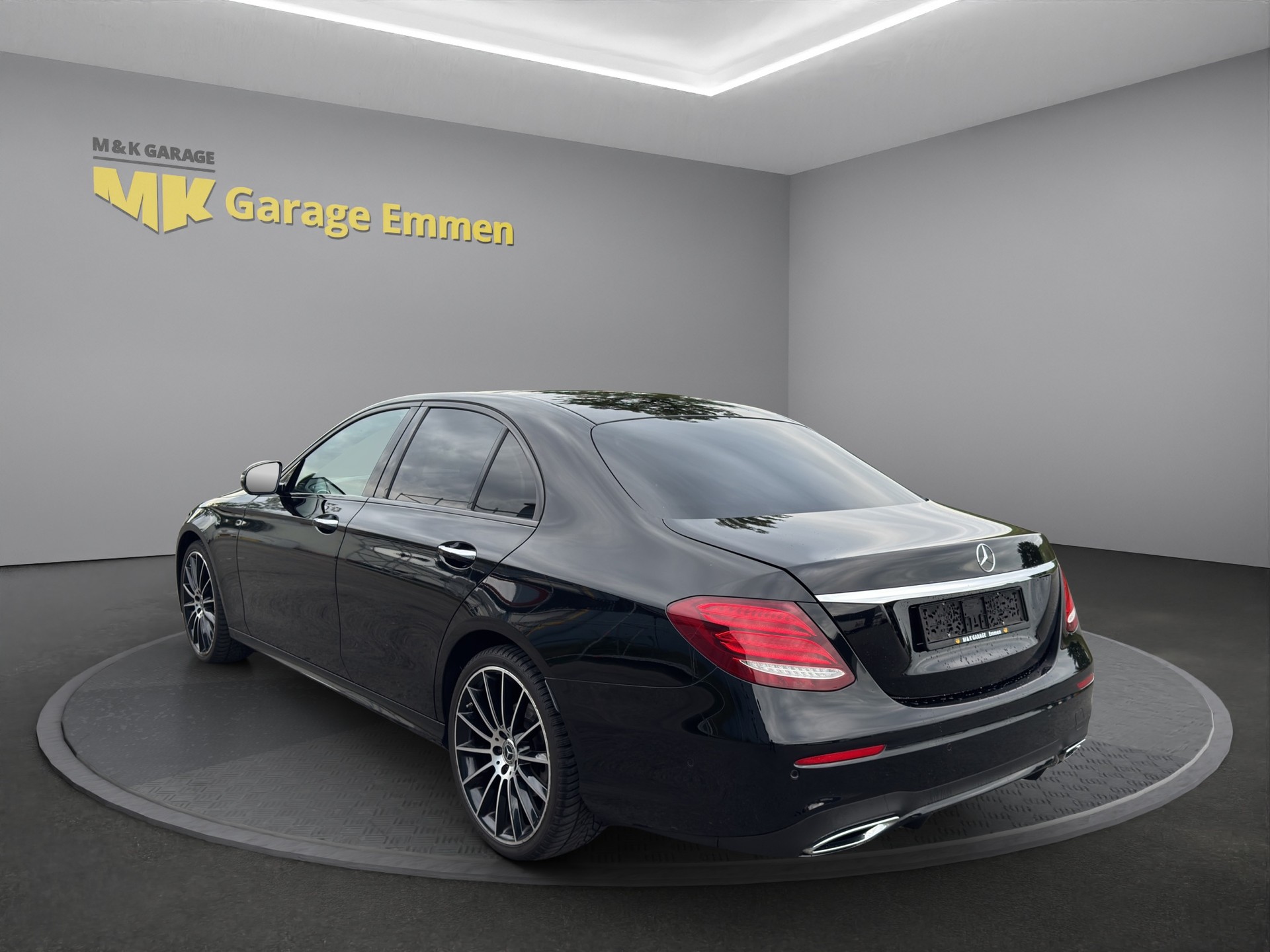 MERCEDES-BENZ E 220 d Exclusive 4Matic 9G-Tronic-image-2