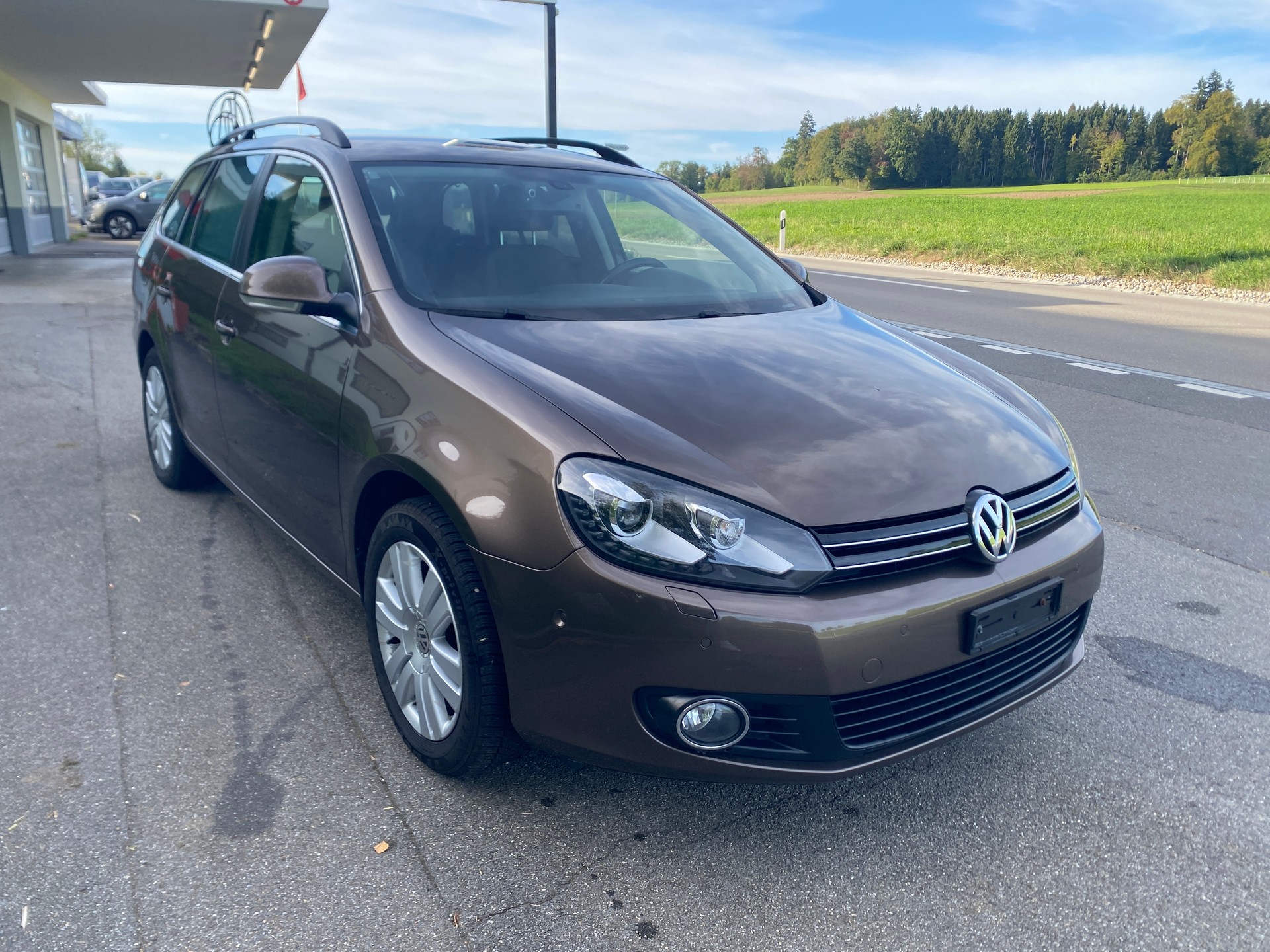 VW Golf Variant 1.6 TDI Comfortline 4Motion-image-1