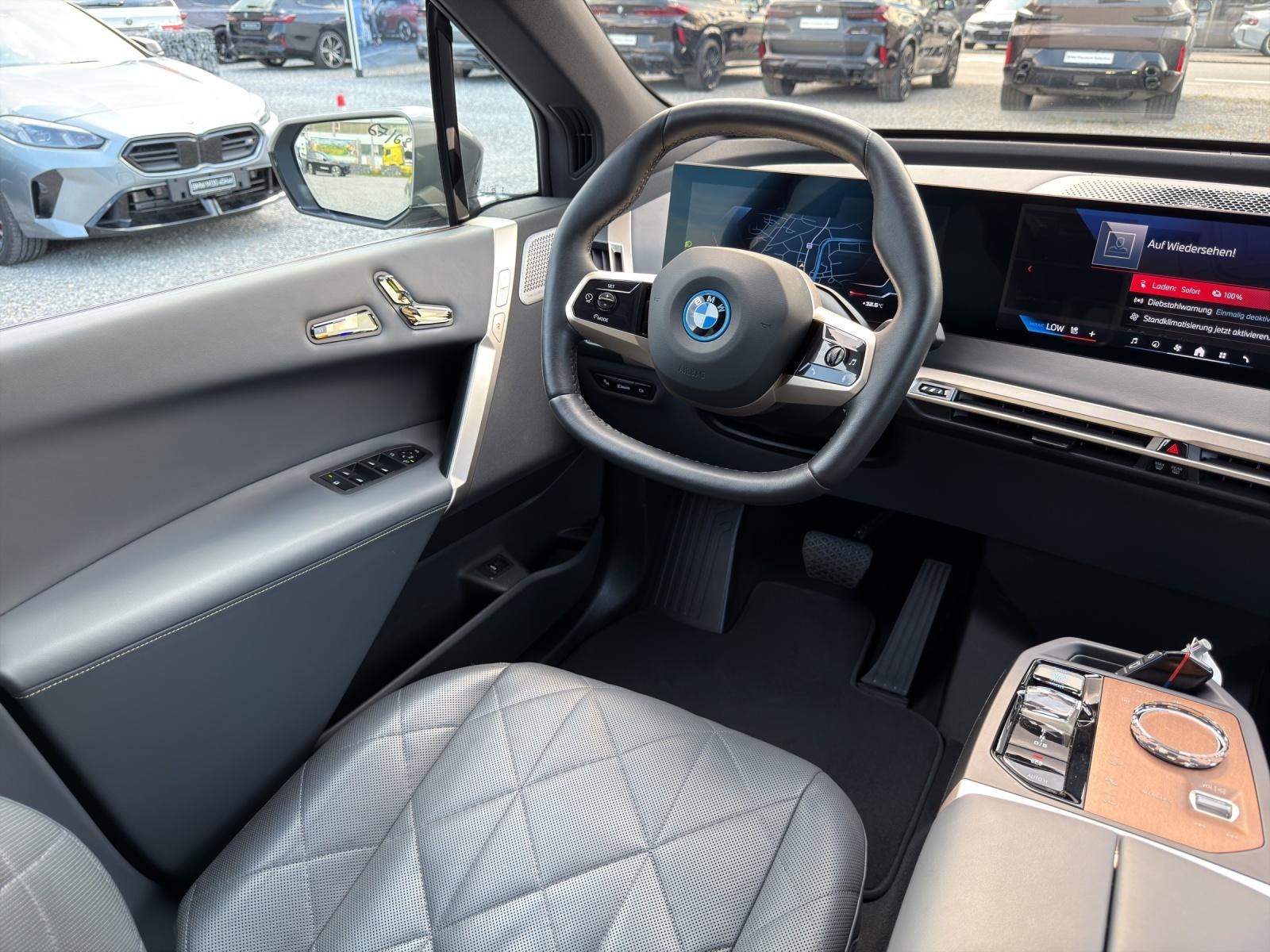 BMW iX M60-image-15