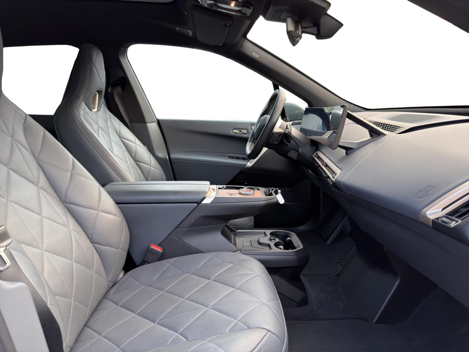 BMW iX M60-image-17