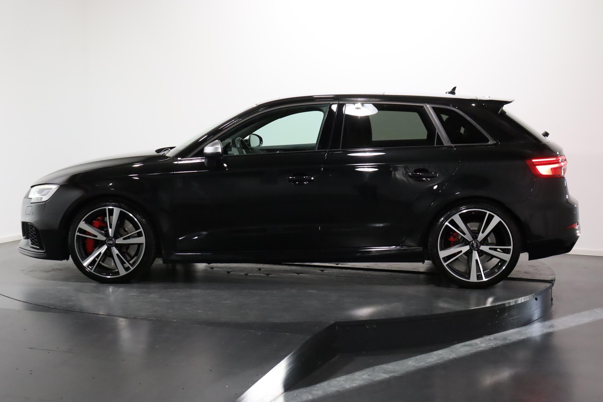 AUDI RS3 Sportback 2.5 T FSI quattro S-Tronic-image-2