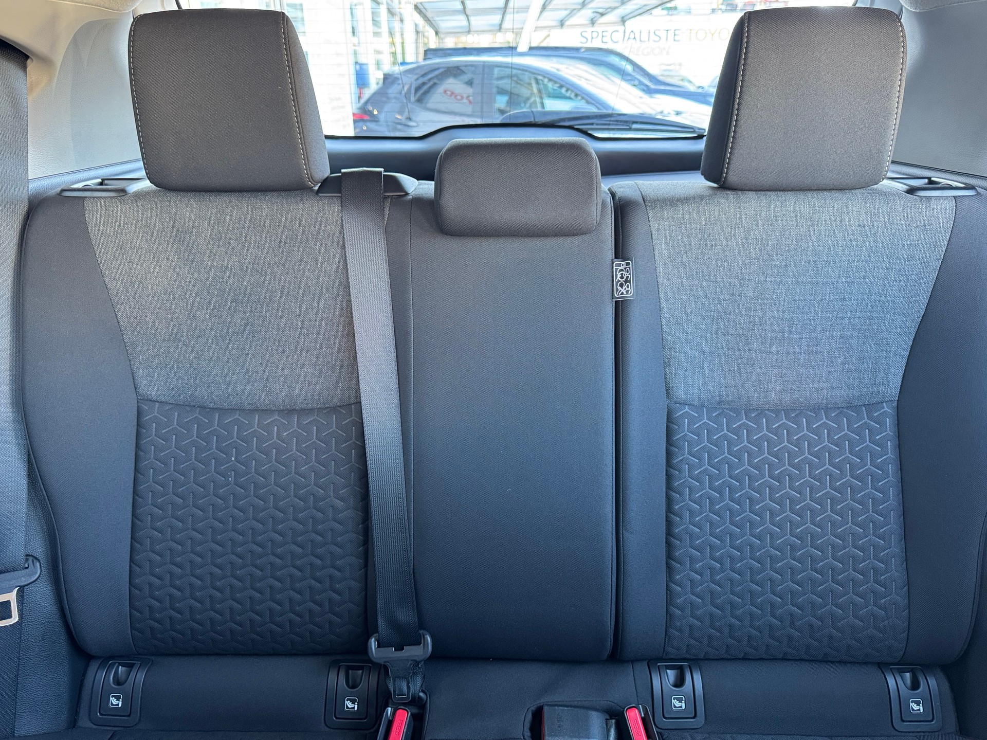 TOYOTA Yaris Cross 1.5 Comfort e-CVT AWDi-image-13