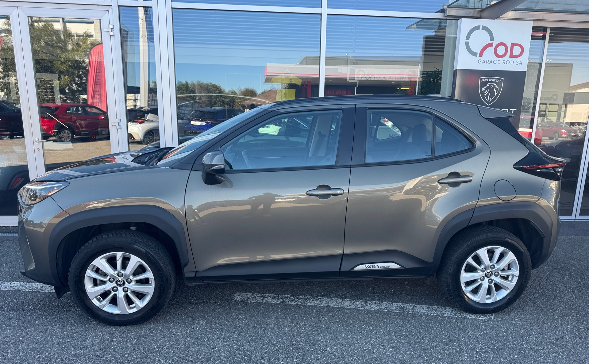 TOYOTA Yaris Cross 1.5 Comfort e-CVT AWDi-image-1