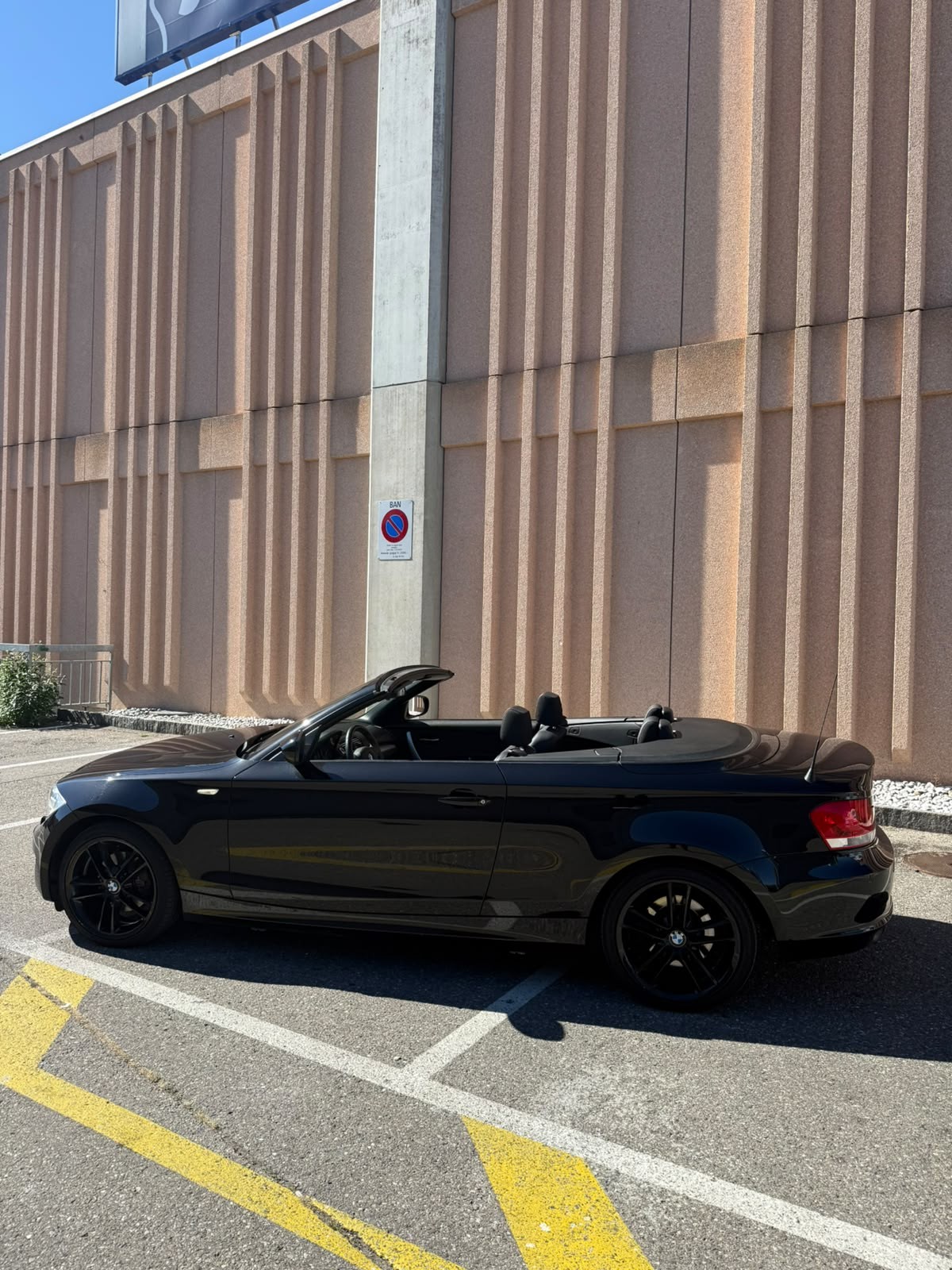 BMW 120i-image-3
