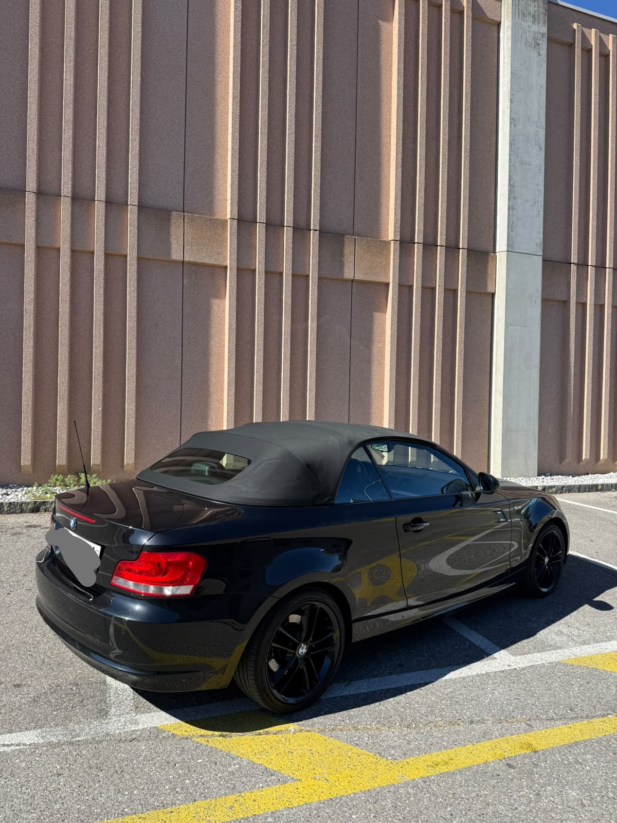 BMW 120i-image-1