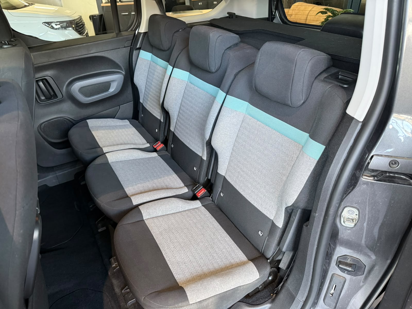 CITROEN Berlingo 1.5 BlueHDi Shine EAT8-image-13