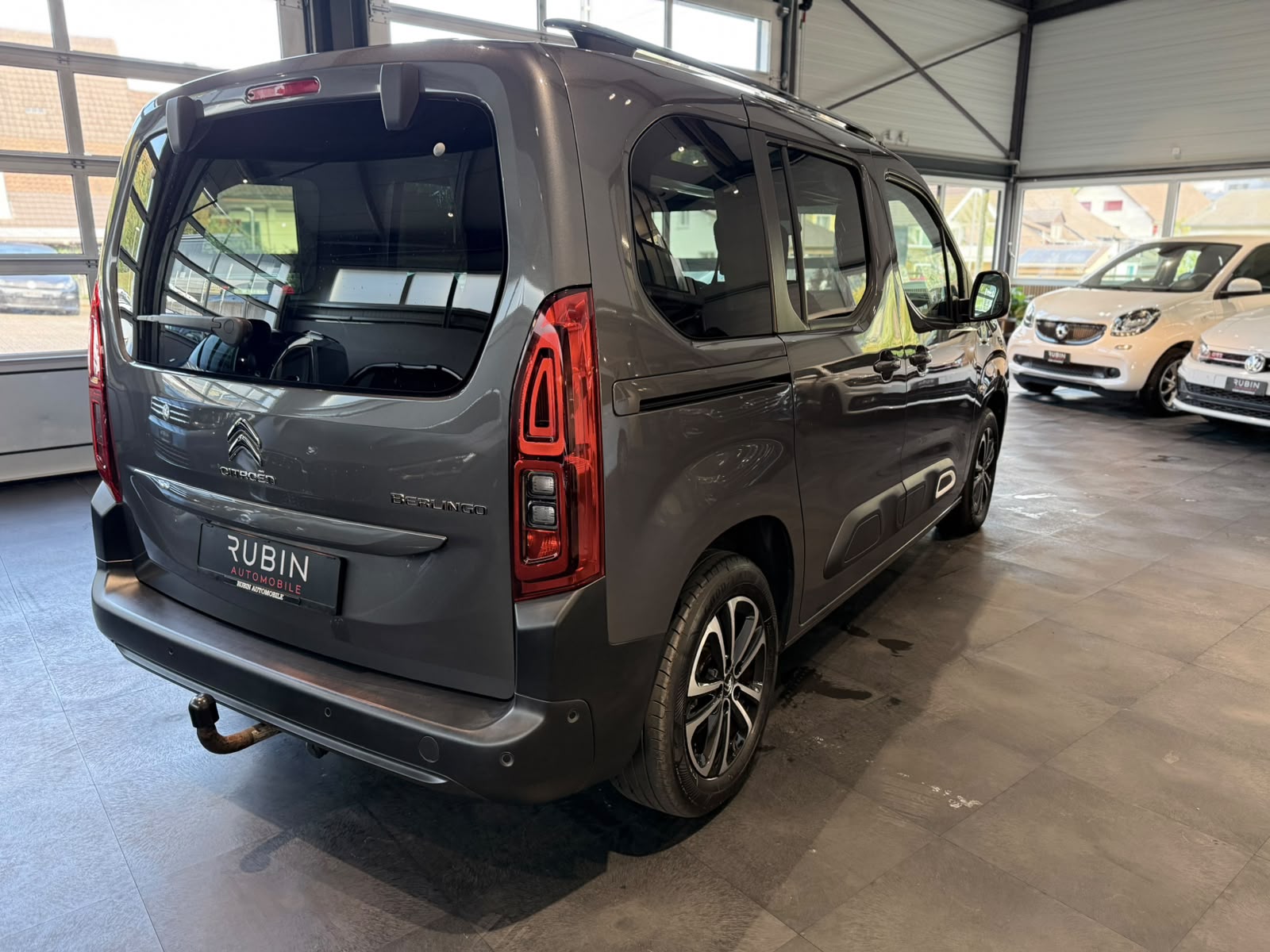 CITROEN Berlingo 1.5 BlueHDi Shine EAT8-image-6