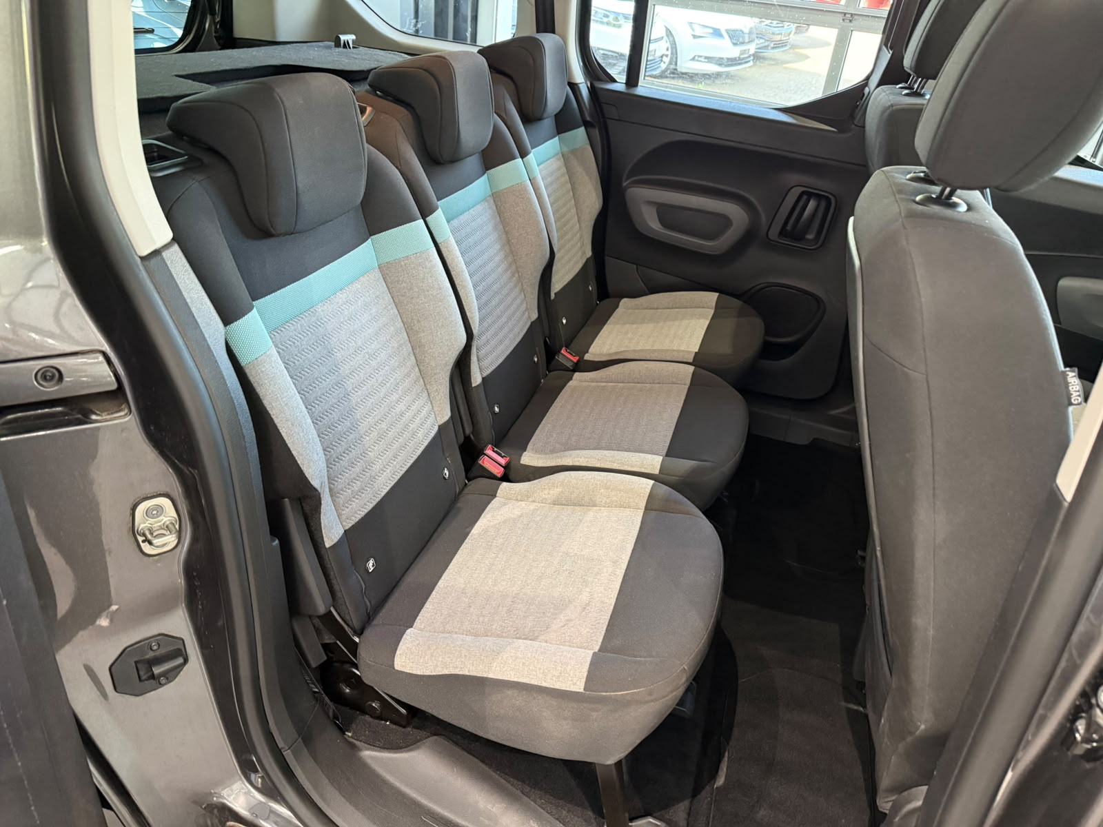 CITROEN Berlingo 1.5 BlueHDi Shine EAT8-image-14