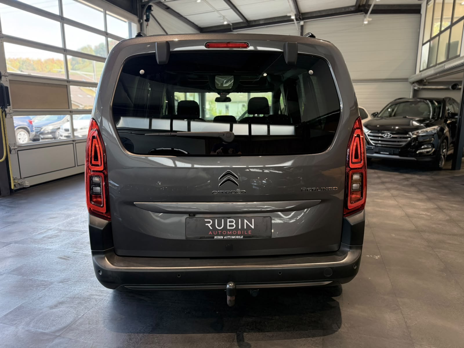 CITROEN Berlingo 1.5 BlueHDi Shine EAT8-image-3