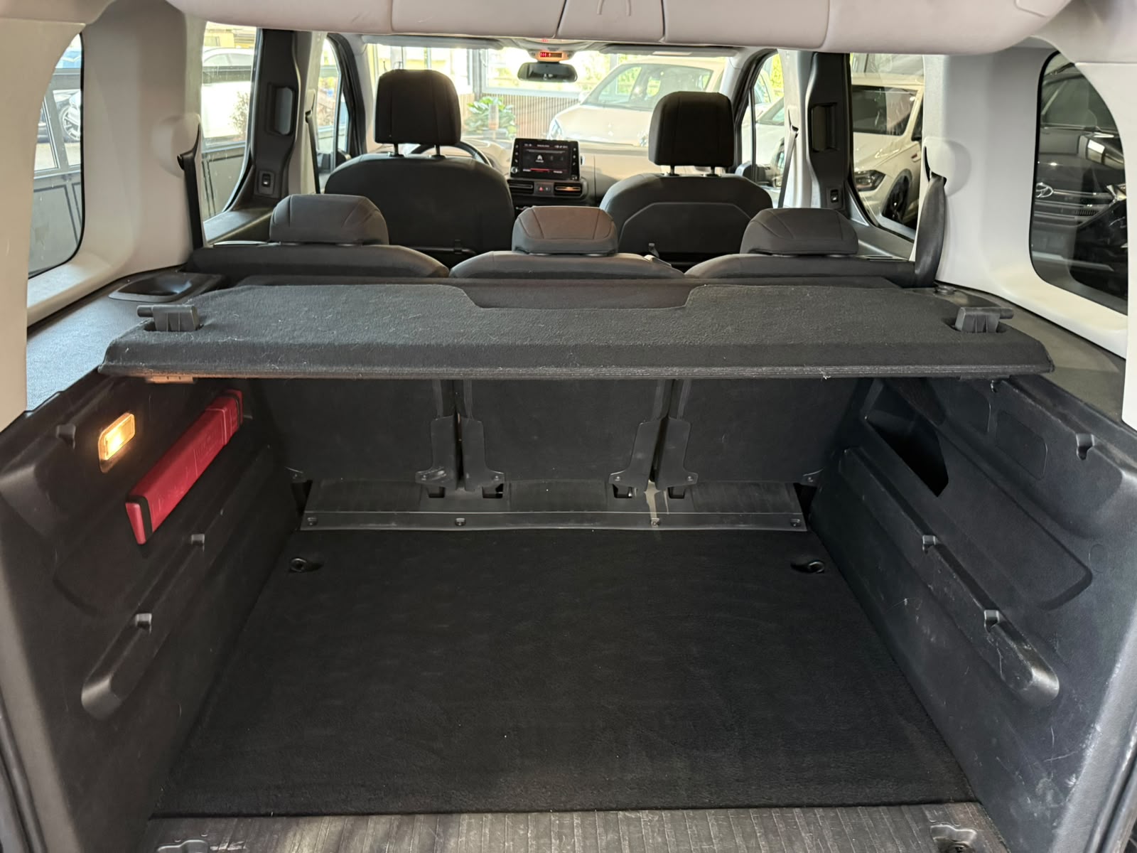 CITROEN Berlingo 1.5 BlueHDi Shine EAT8-image-4
