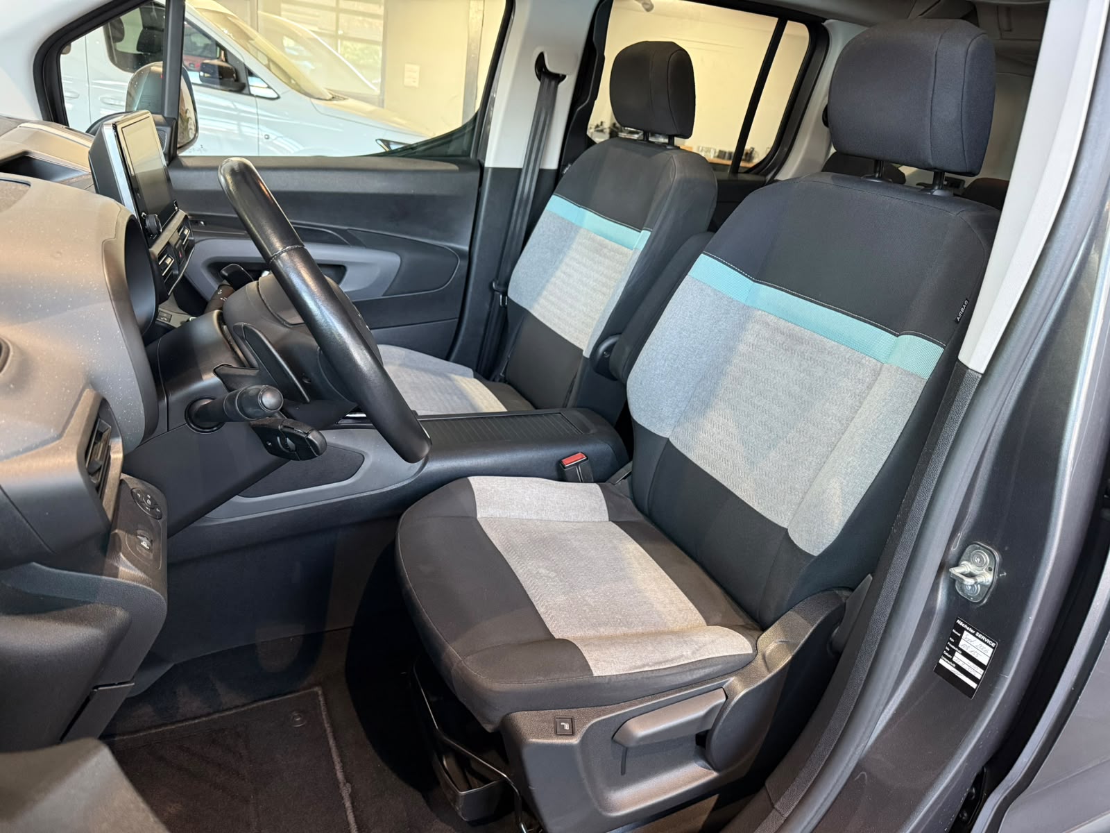CITROEN Berlingo 1.5 BlueHDi Shine EAT8-image-10