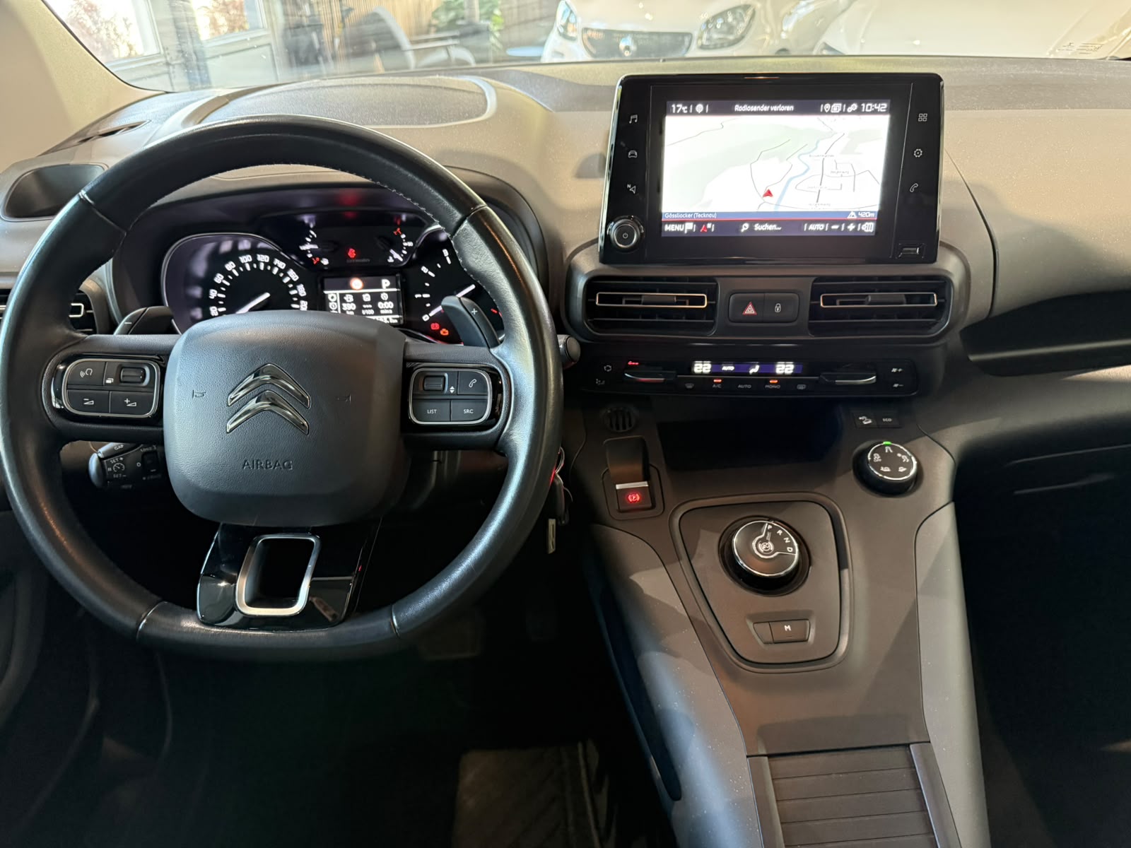 CITROEN Berlingo 1.5 BlueHDi Shine EAT8-image-16