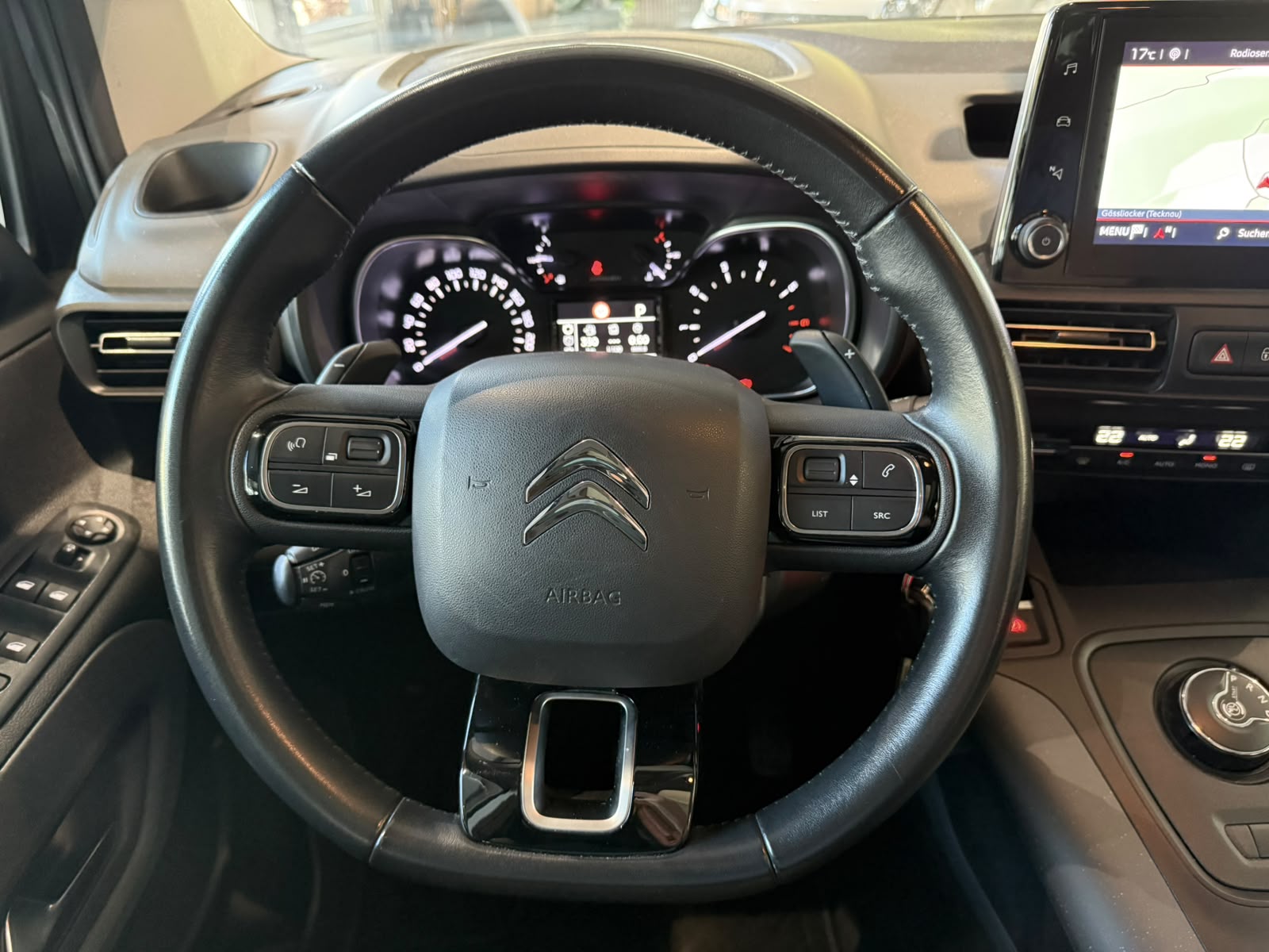 CITROEN Berlingo 1.5 BlueHDi Shine EAT8-image-17