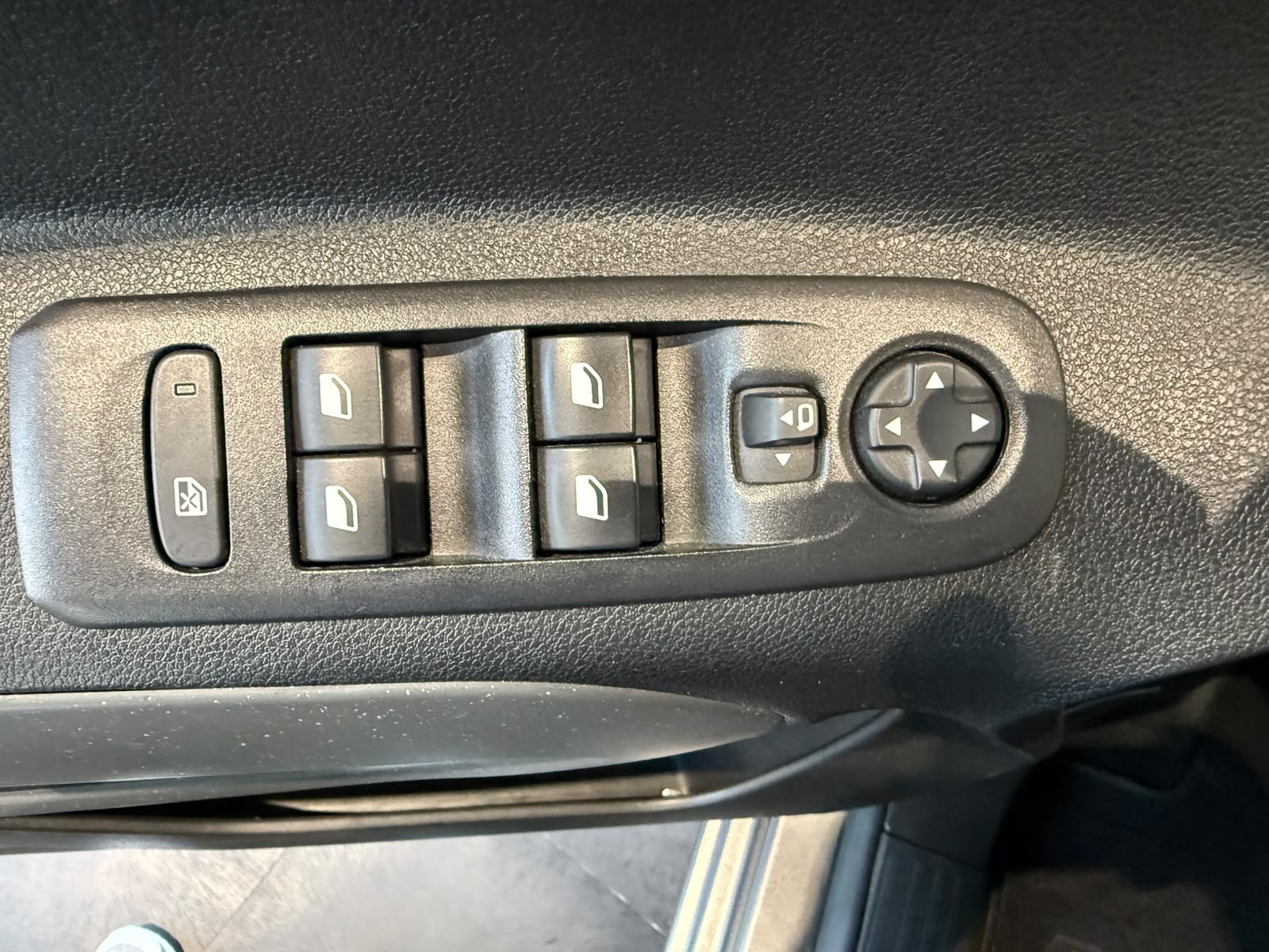 CITROEN Berlingo 1.5 BlueHDi Shine EAT8-image-21