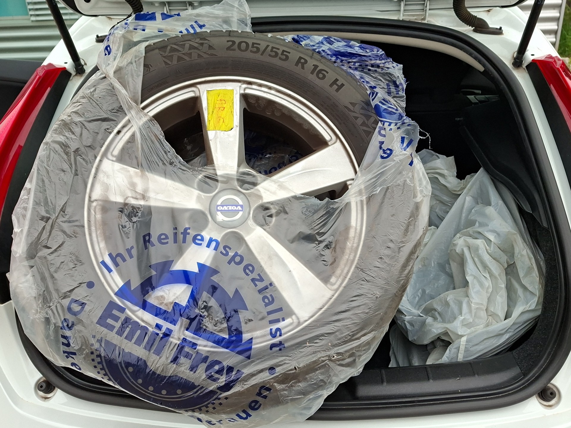VOLVO V40 D3 Kinetic-image-16