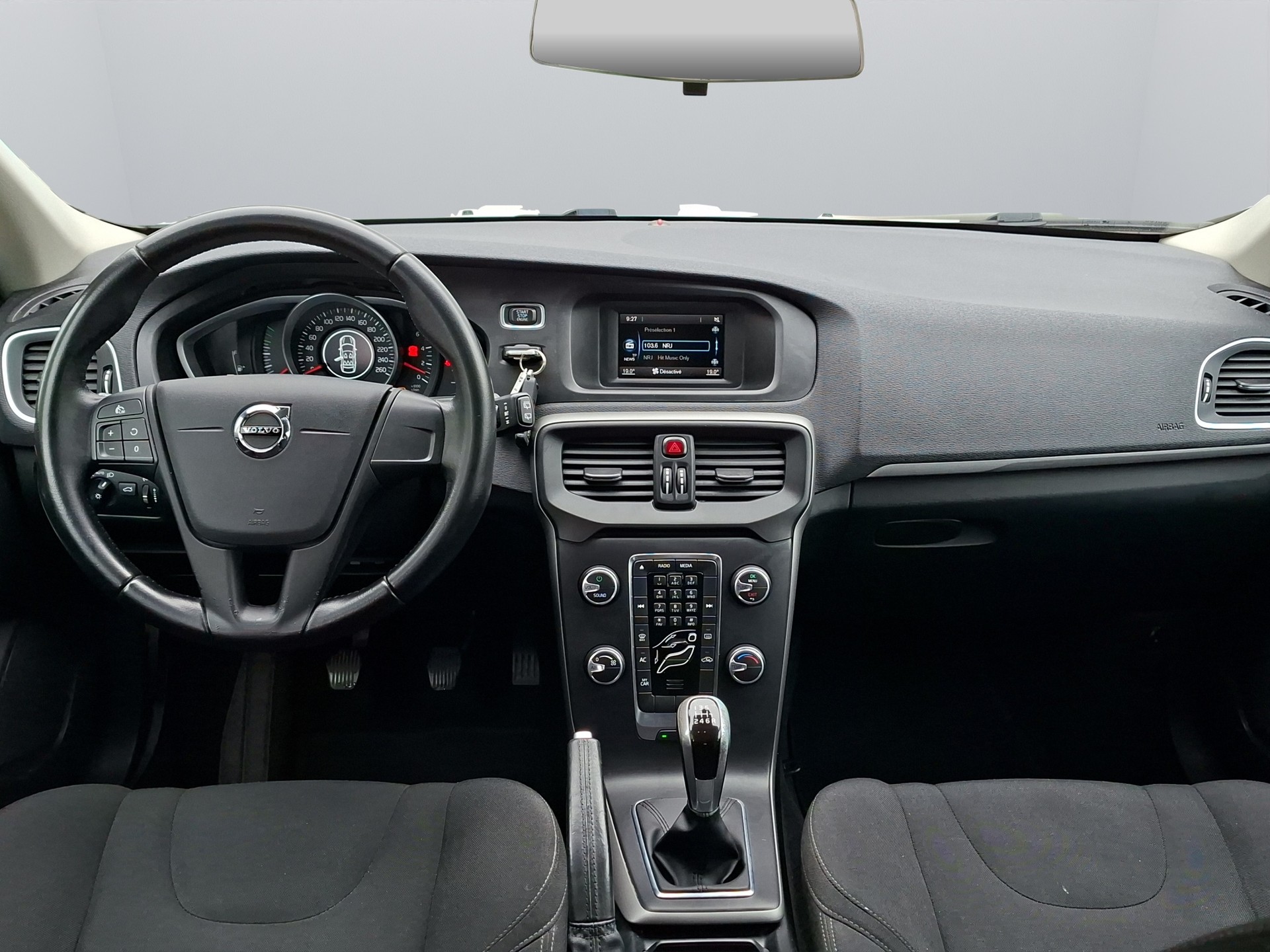 VOLVO V40 D3 Kinetic-image-11