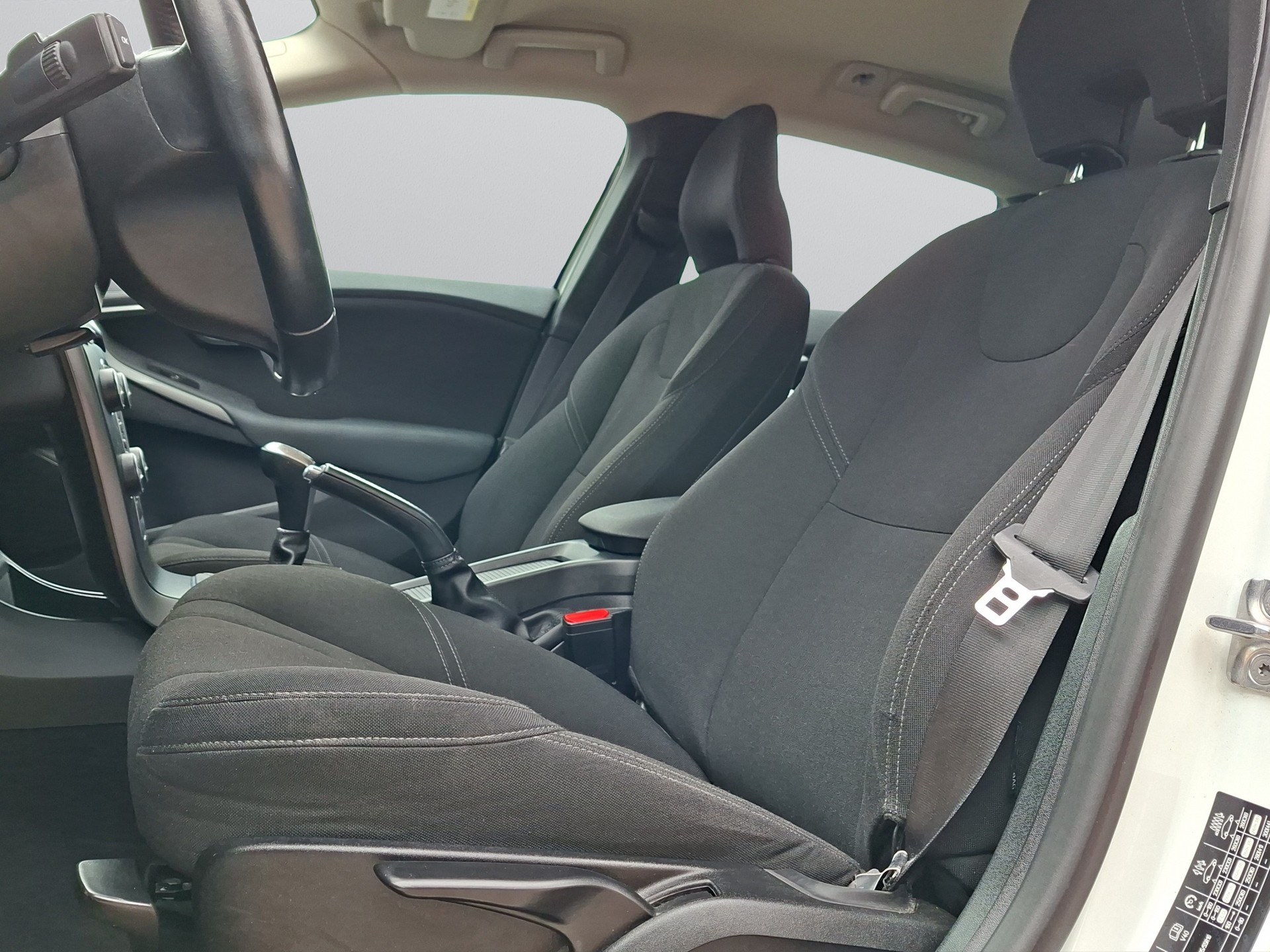 VOLVO V40 D3 Kinetic-image-8