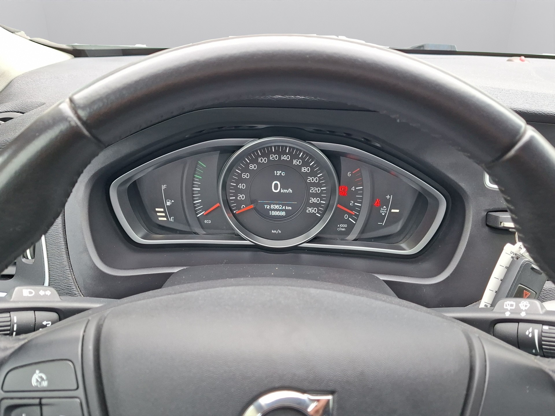 VOLVO V40 D3 Kinetic-image-10