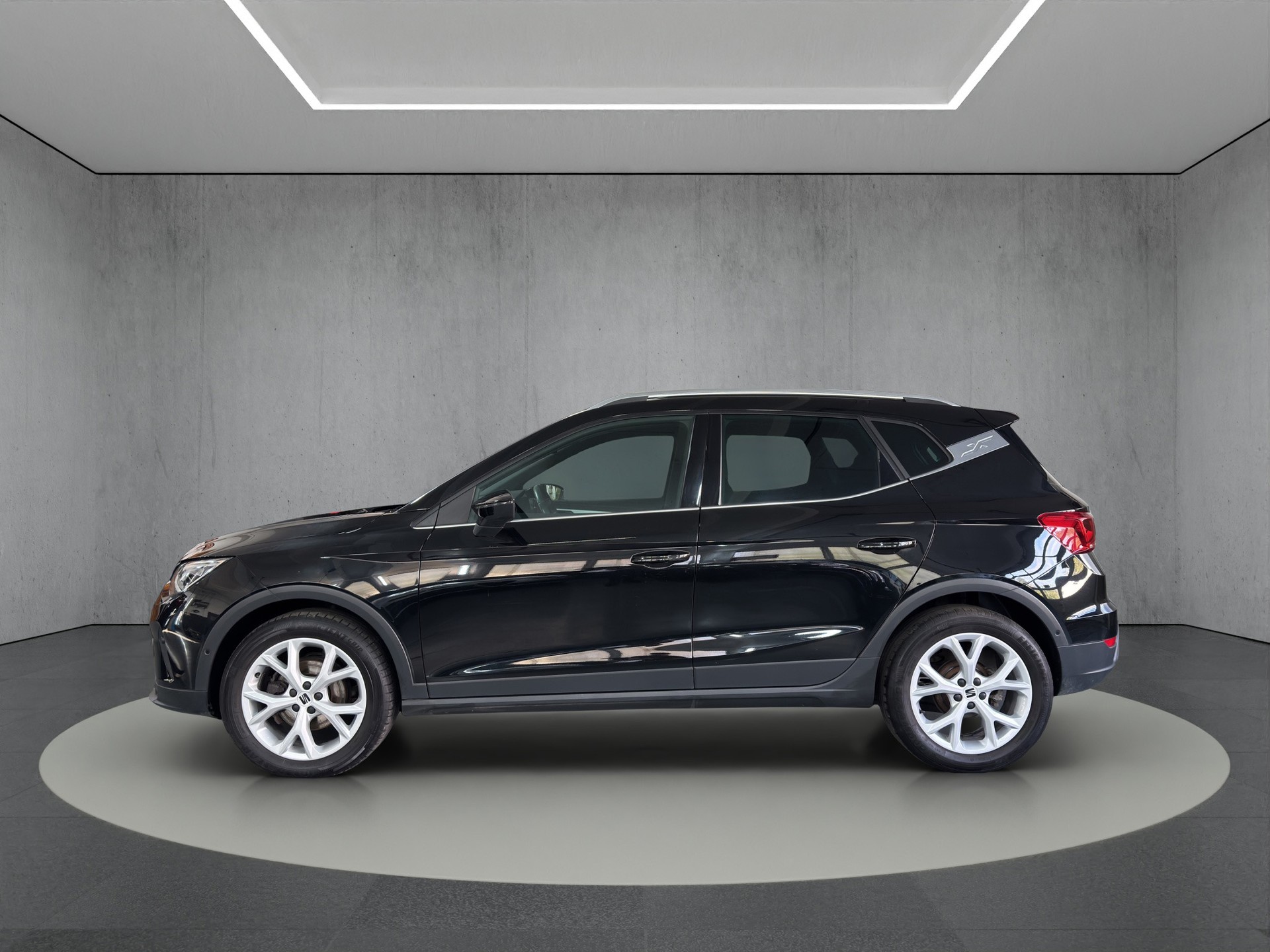 SEAT Arona 1.5 Eco TSI FR Edition DSG "Leder Alcantara-Navi-RF.-Kamera-8-fach Alu"-image-2