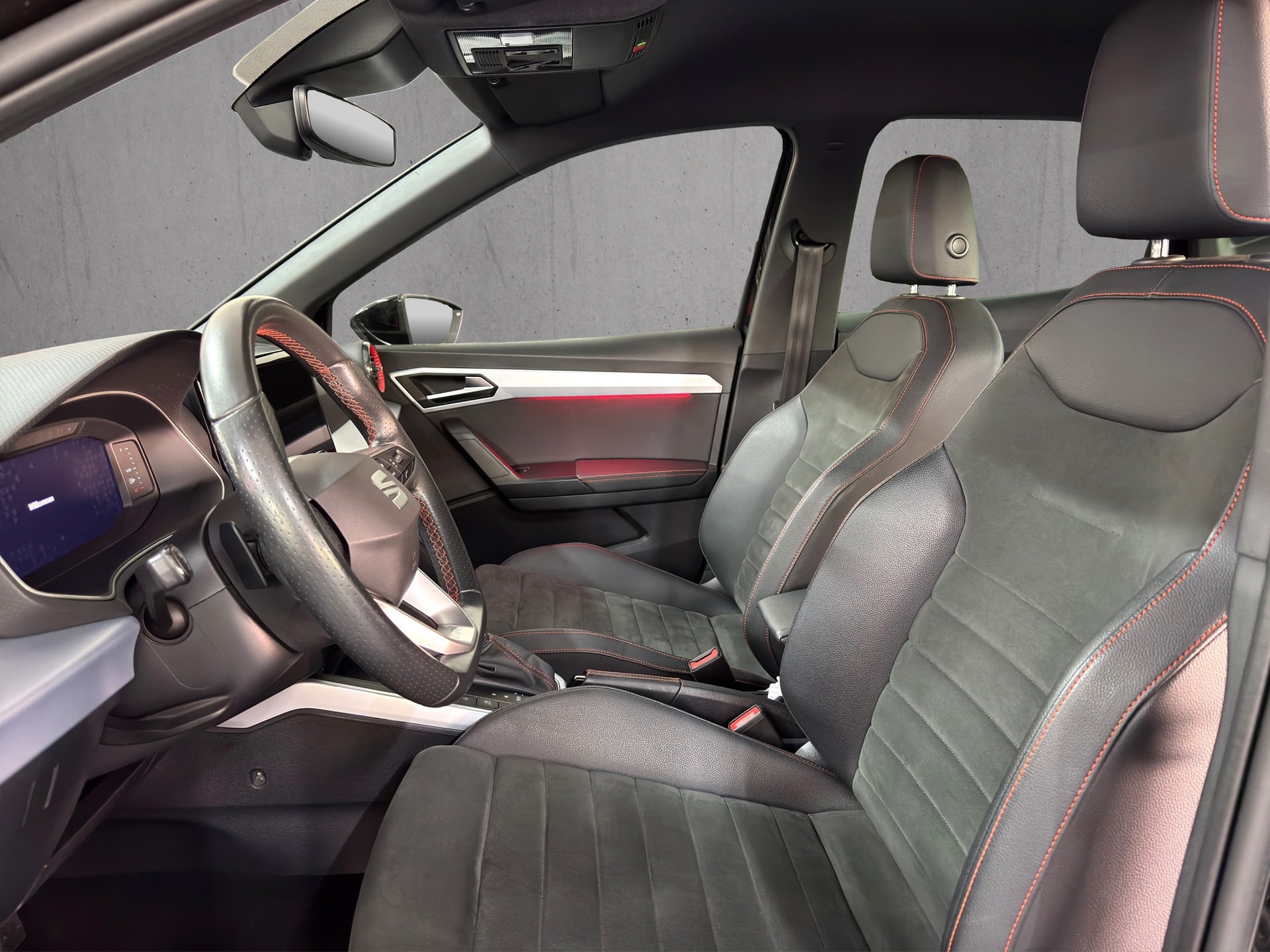SEAT Arona 1.5 Eco TSI FR Edition DSG "Leder Alcantara-Navi-RF.-Kamera-8-fach Alu"-image-7