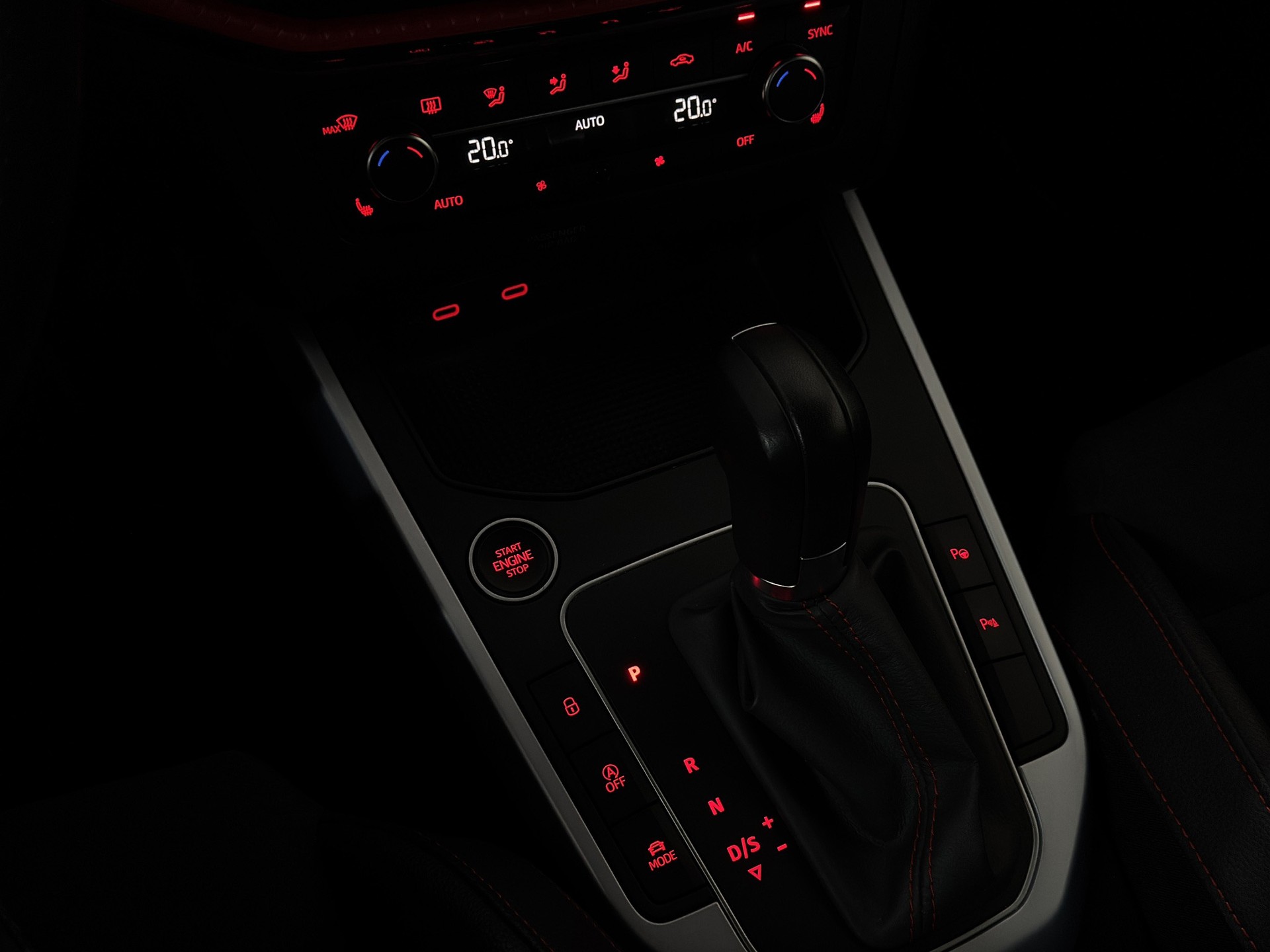 SEAT Arona 1.5 Eco TSI FR Edition DSG "Leder Alcantara-Navi-RF.-Kamera-8-fach Alu"-image-13