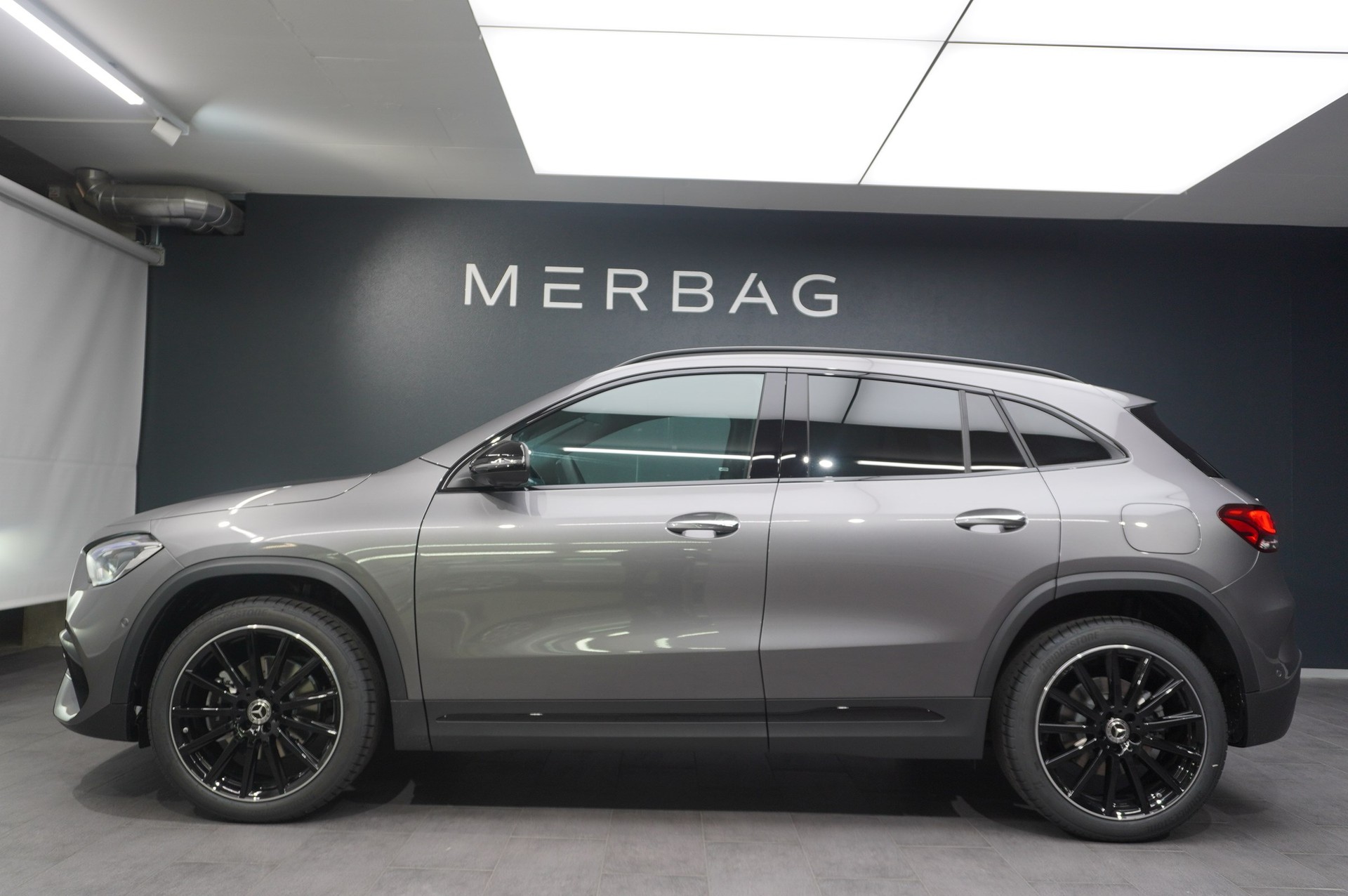 MERCEDES-BENZ GLA 250 e AMG Line-image-3