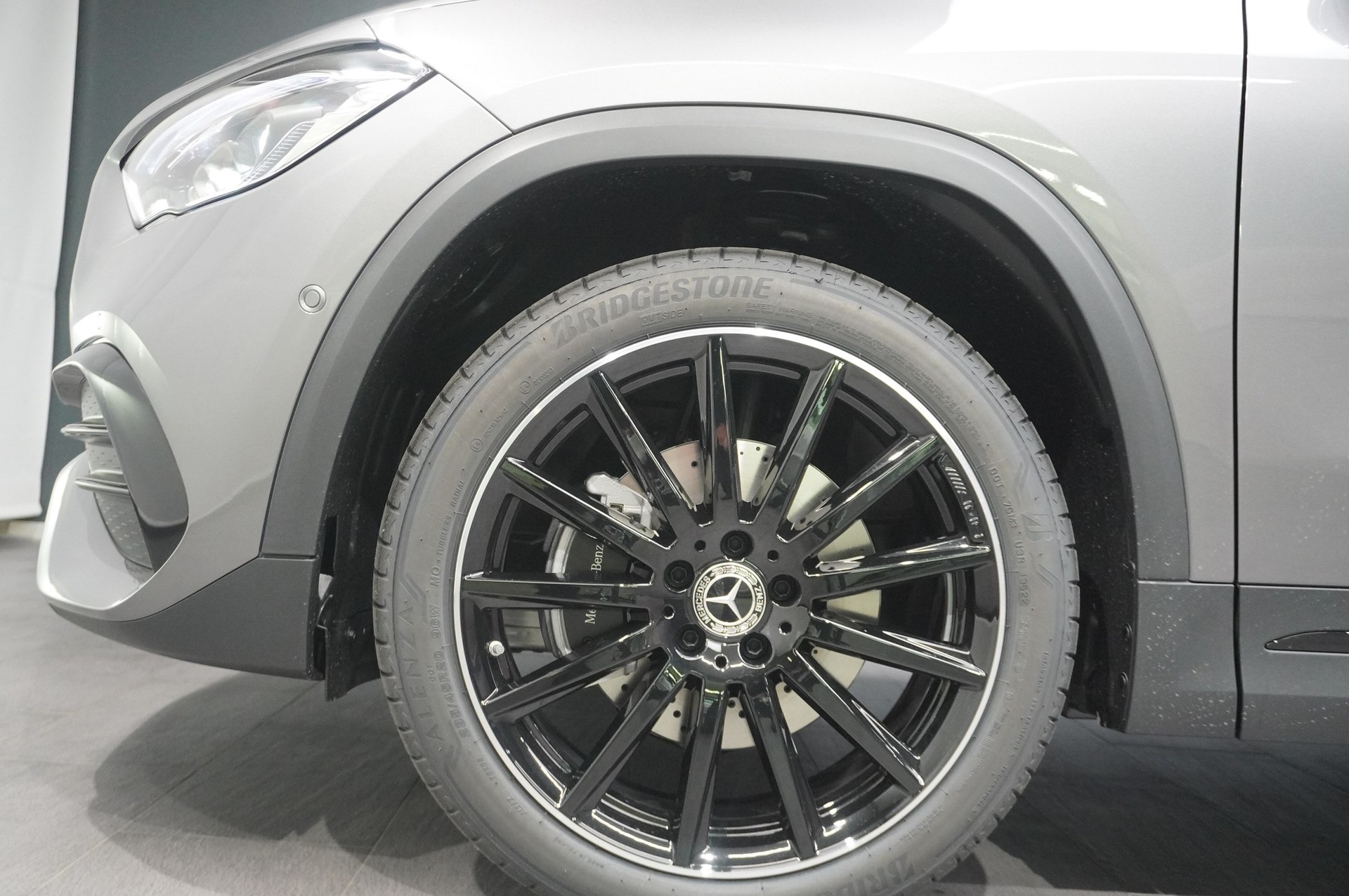MERCEDES-BENZ GLA 250 e AMG Line-image-4