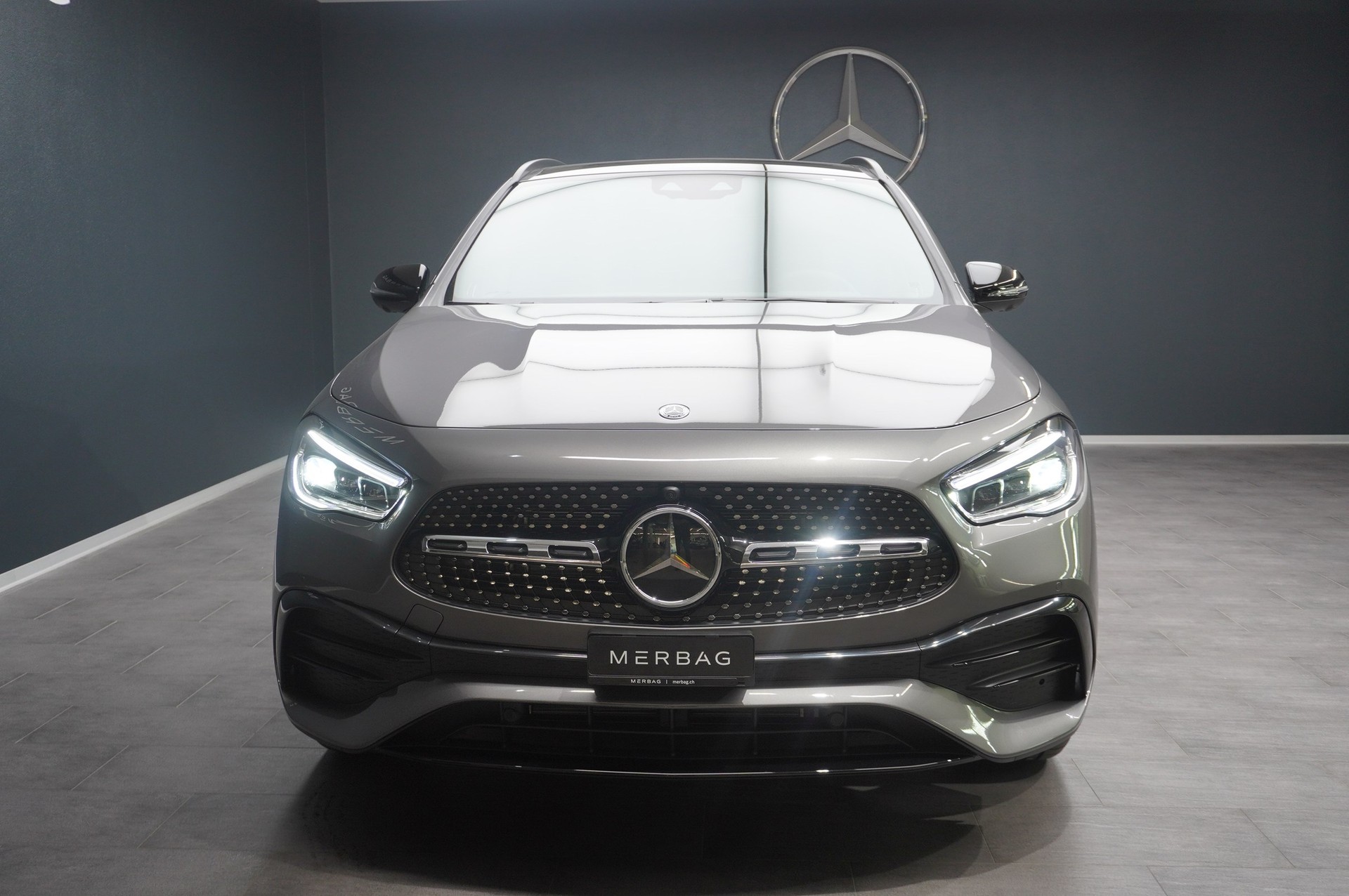 MERCEDES-BENZ GLA 250 e AMG Line-image-2