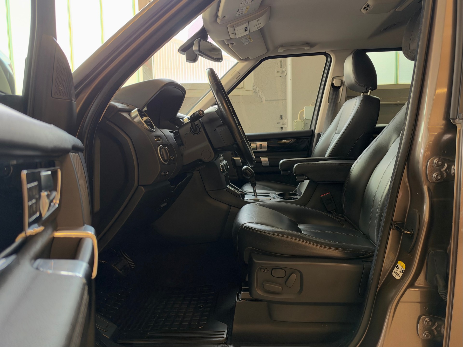LAND ROVER Discovery 3.0 TDV6 HSE Automatic-image-11