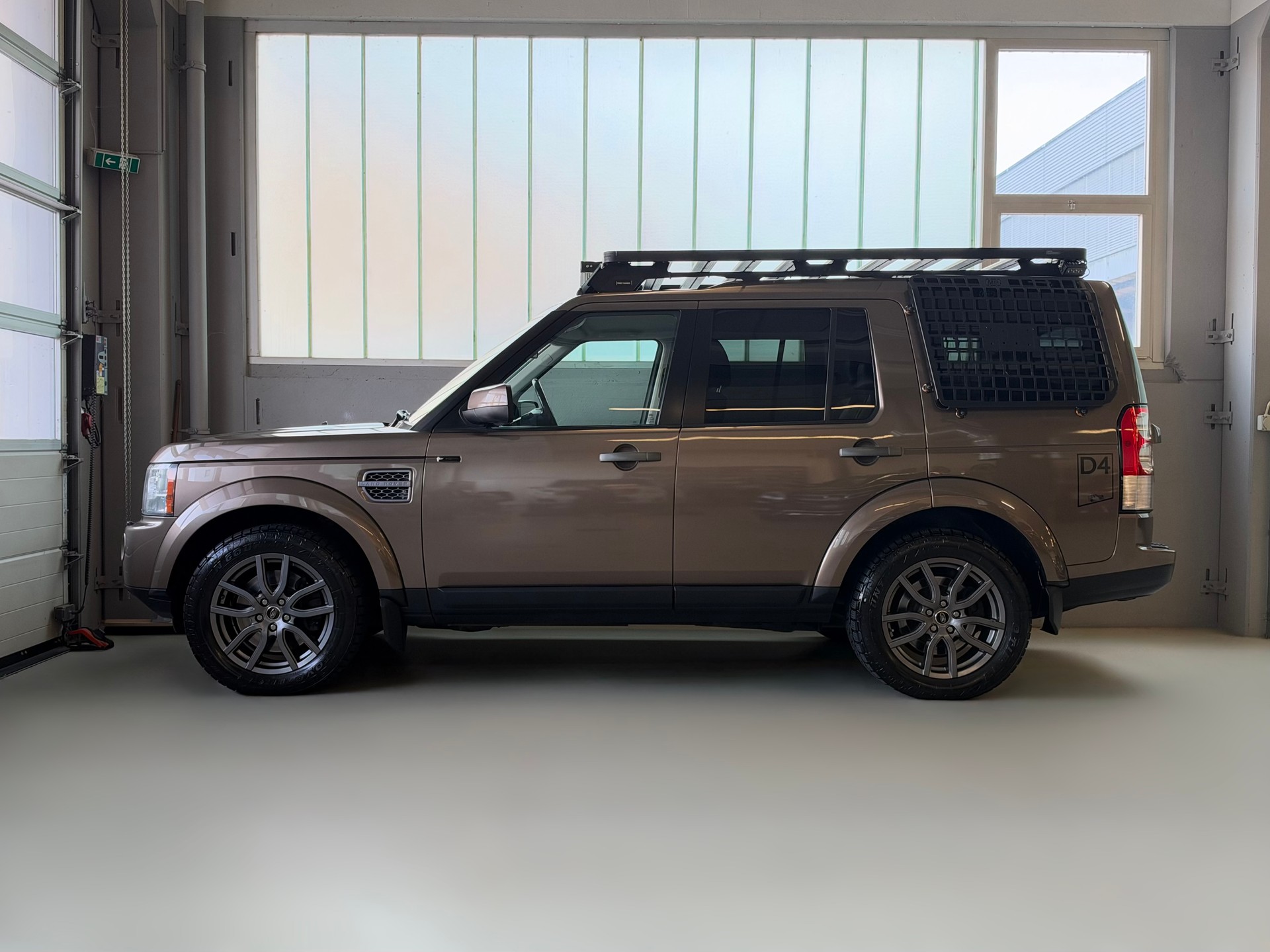 LAND ROVER Discovery 3.0 TDV6 HSE Automatic-image-4