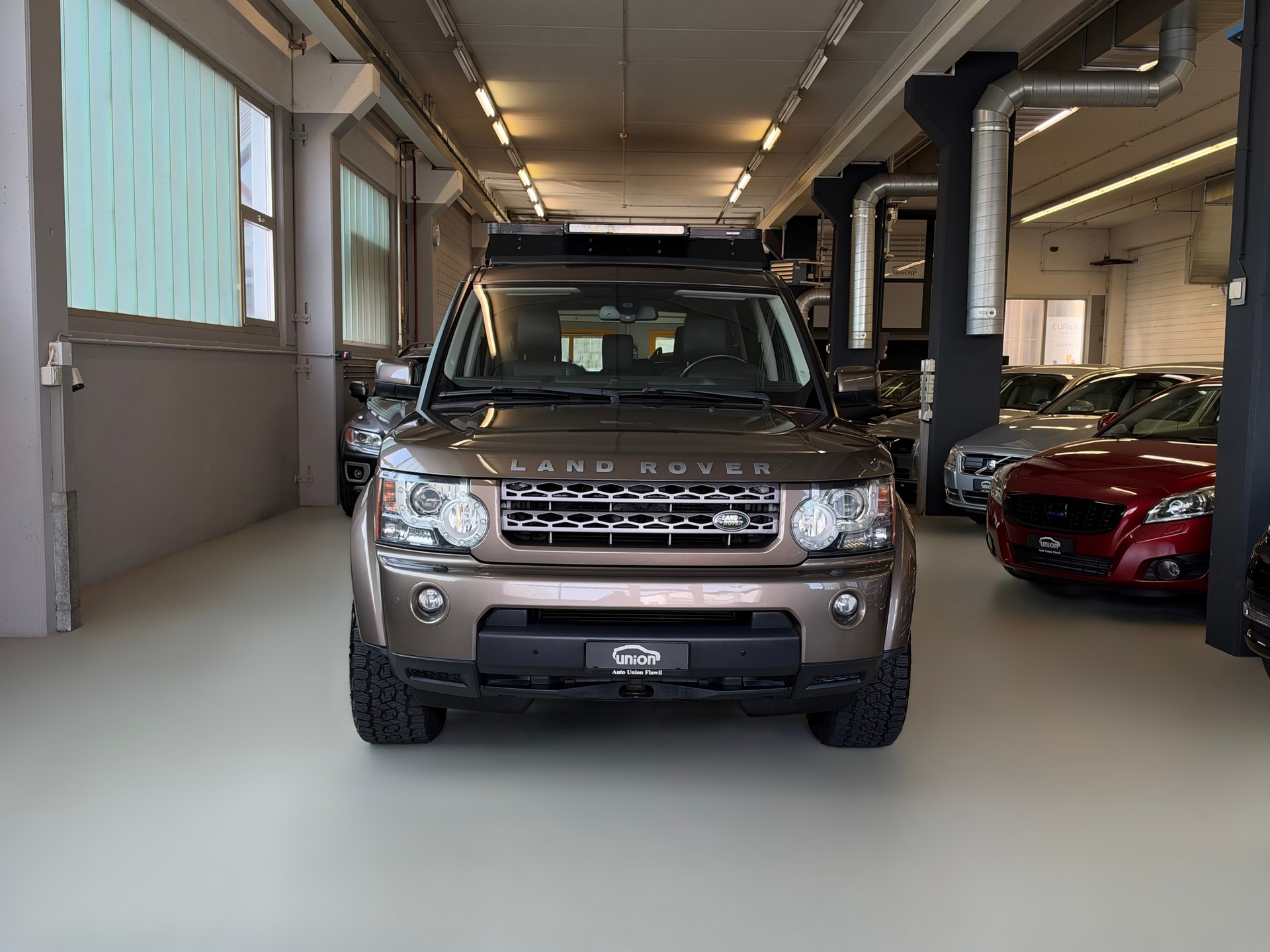 LAND ROVER Discovery 3.0 TDV6 HSE Automatic-image-2