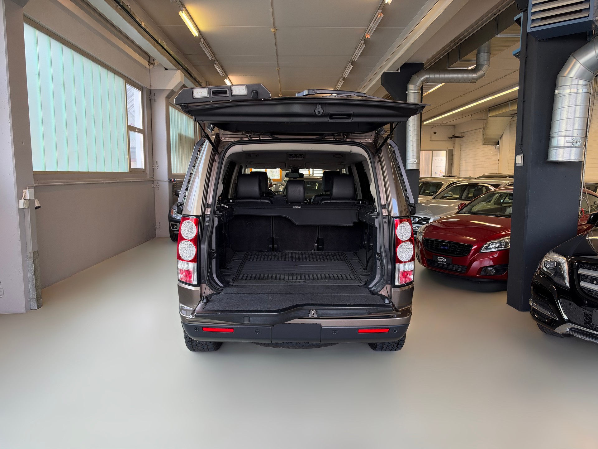 LAND ROVER Discovery 3.0 TDV6 HSE Automatic-image-8