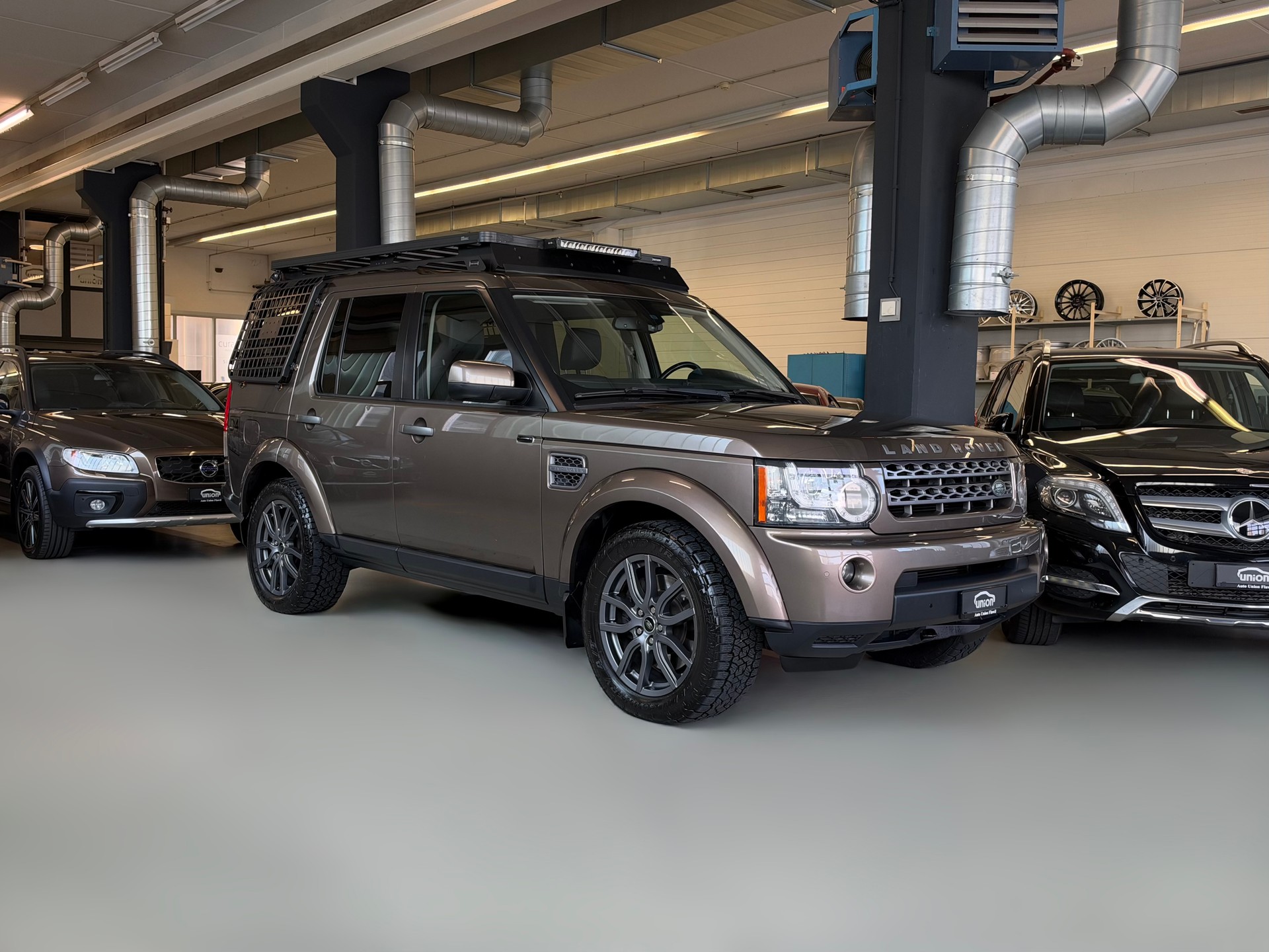 LAND ROVER Discovery 3.0 TDV6 HSE Automatic-image-1