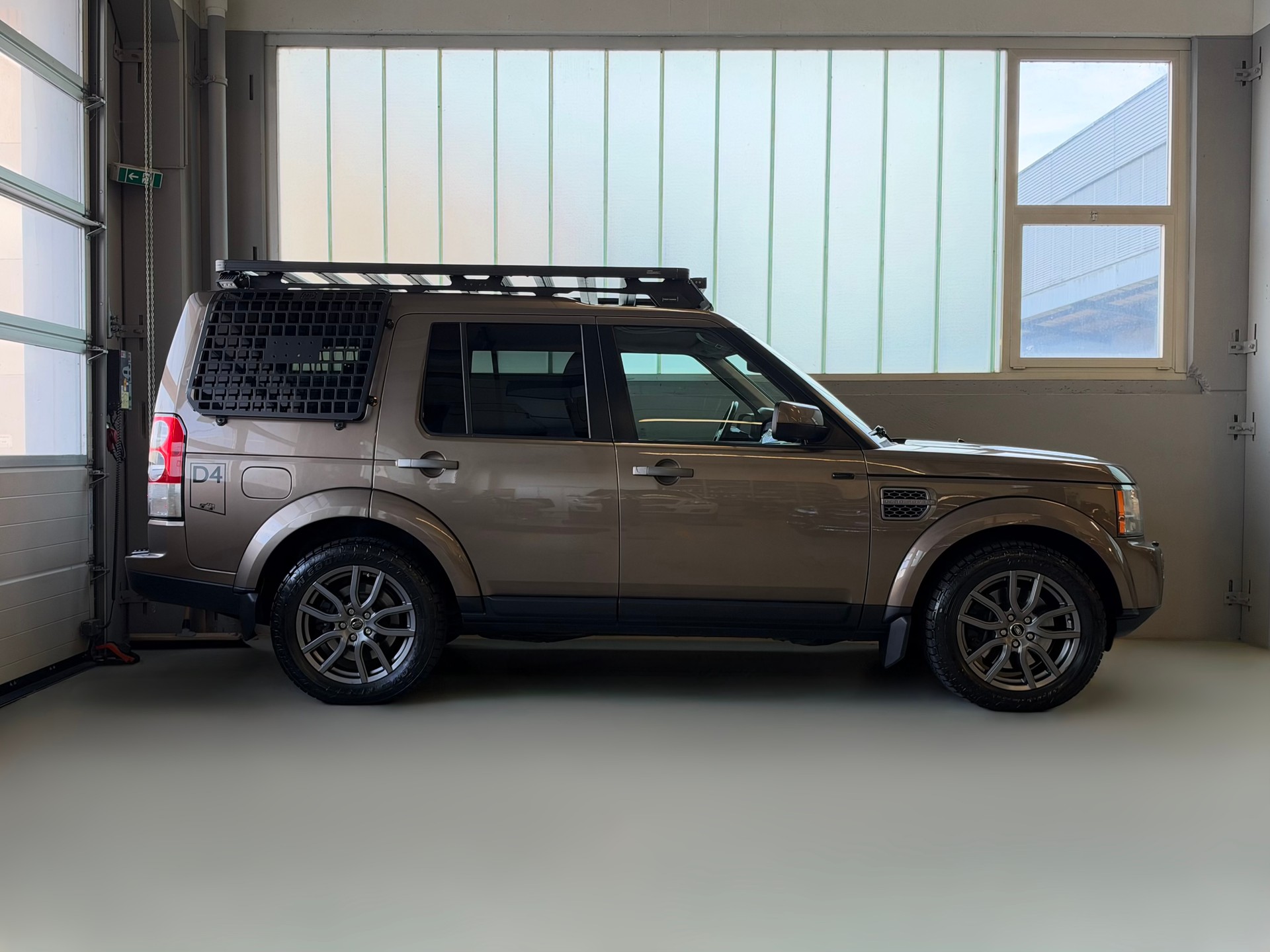 LAND ROVER Discovery 3.0 TDV6 HSE Automatic-image-3