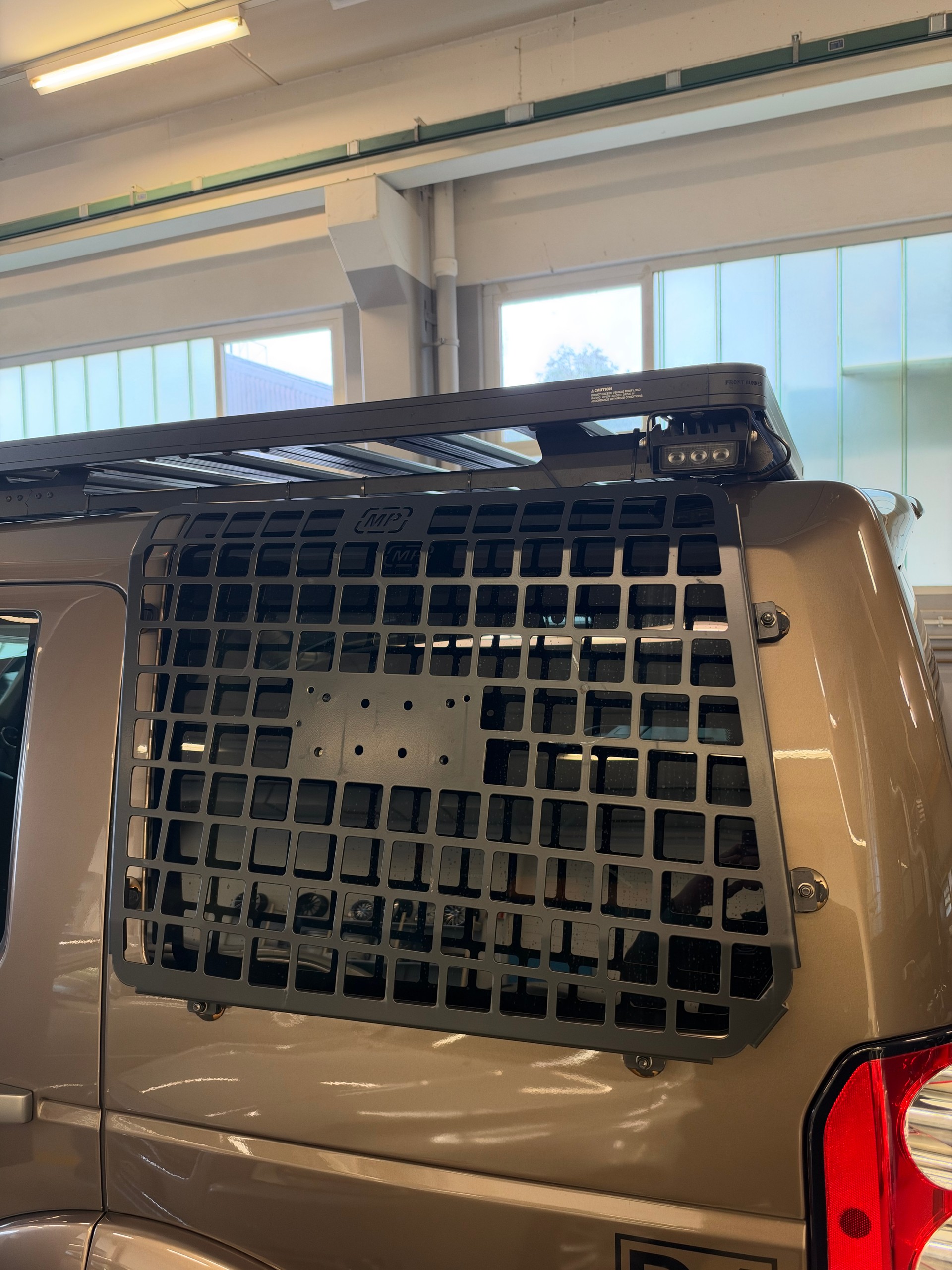LAND ROVER Discovery 3.0 TDV6 HSE Automatic-image-10