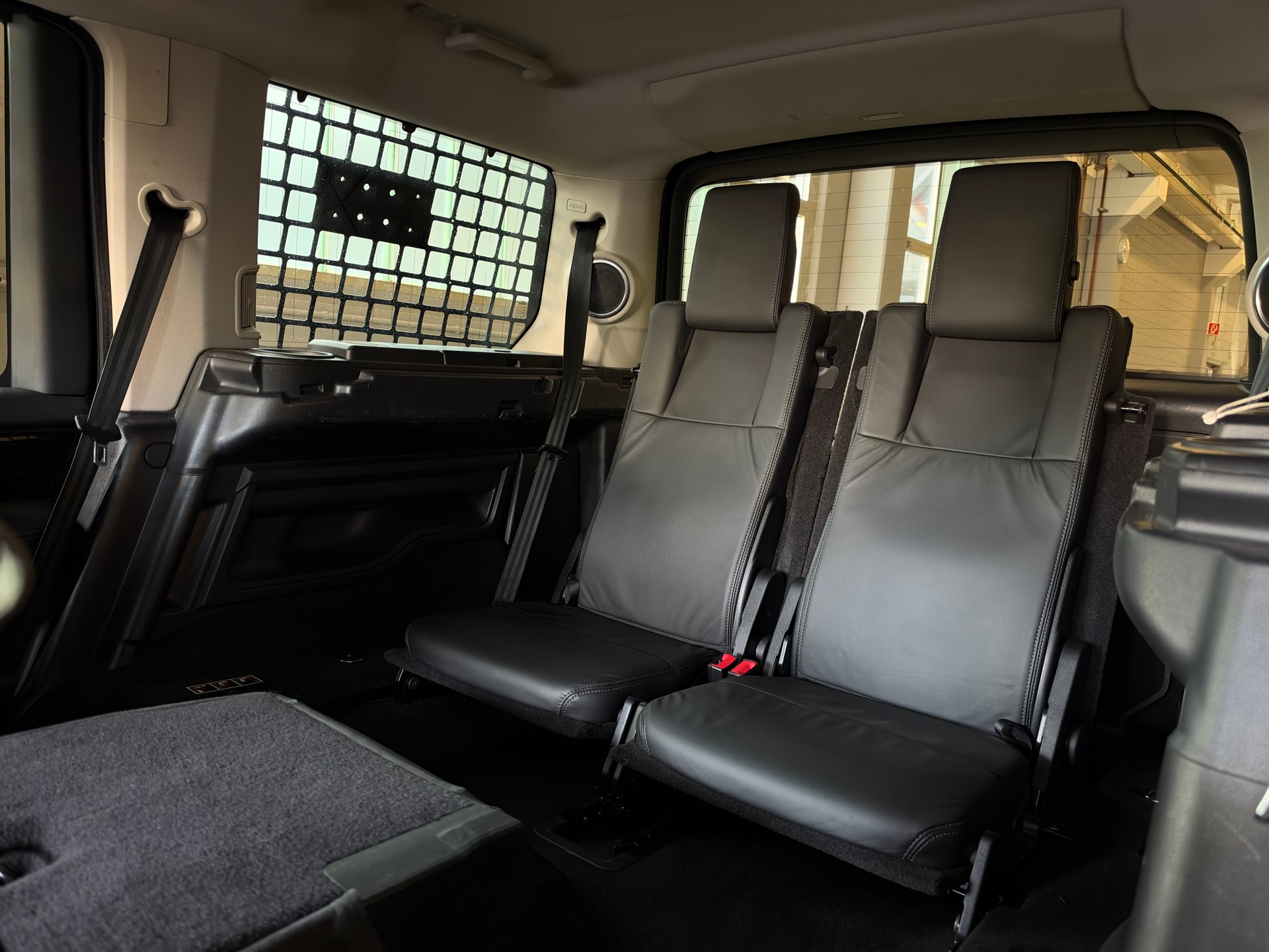 LAND ROVER Discovery 3.0 TDV6 HSE Automatic-image-13