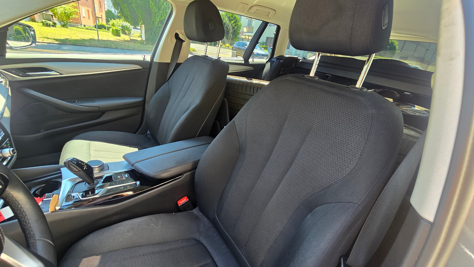 BMW 520d xDrive 48V Touring Steptronic-image-14