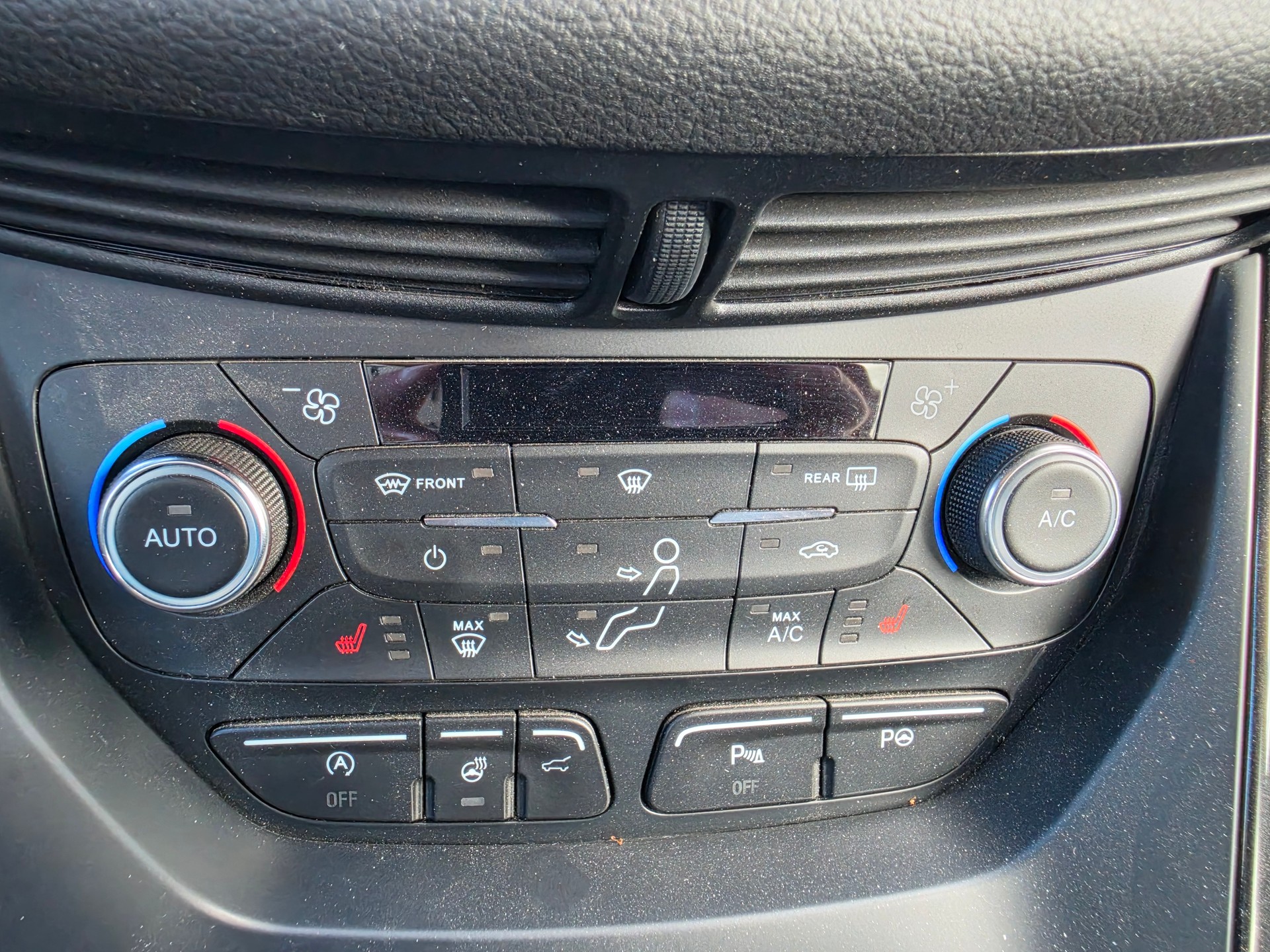 FORD Kuga 2.0 TDCi ST Line 4WD PowerShift-image-12