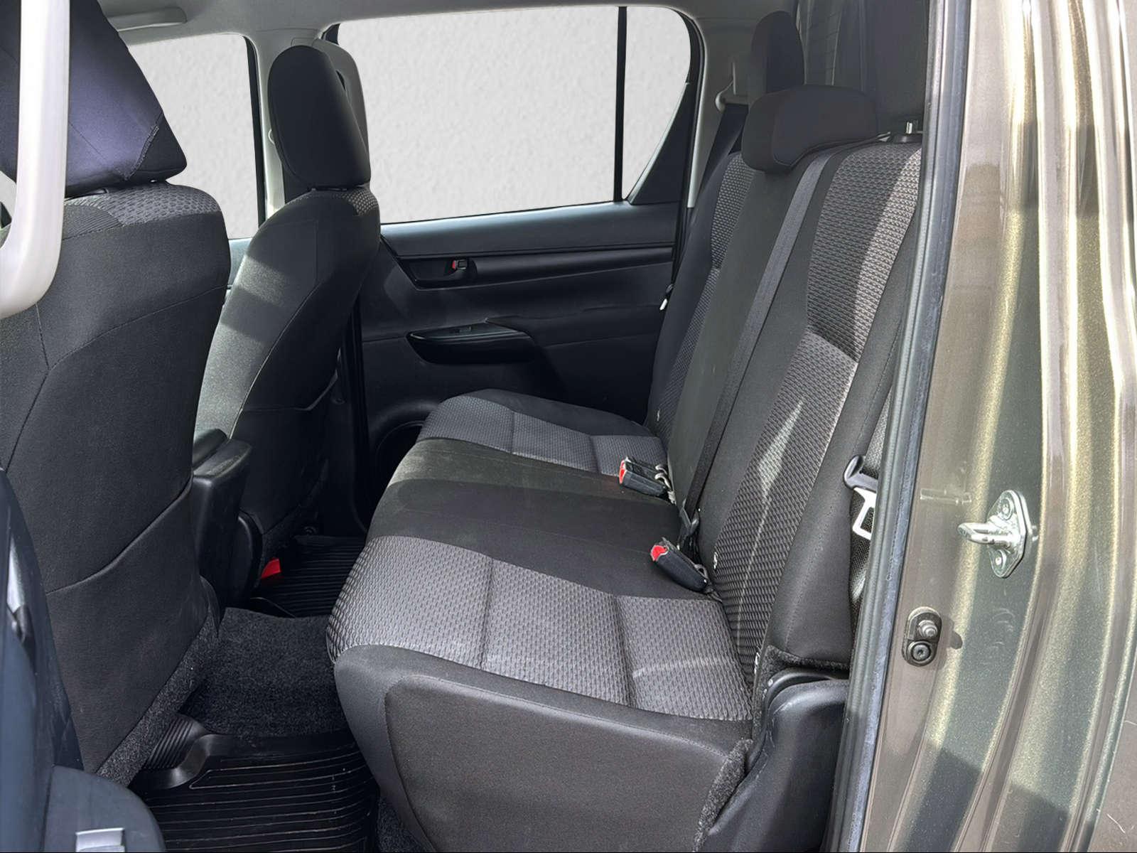 TOYOTA Hilux Double Cab.-Pick-up 2.4 D-4D 150 Comfort-image-11