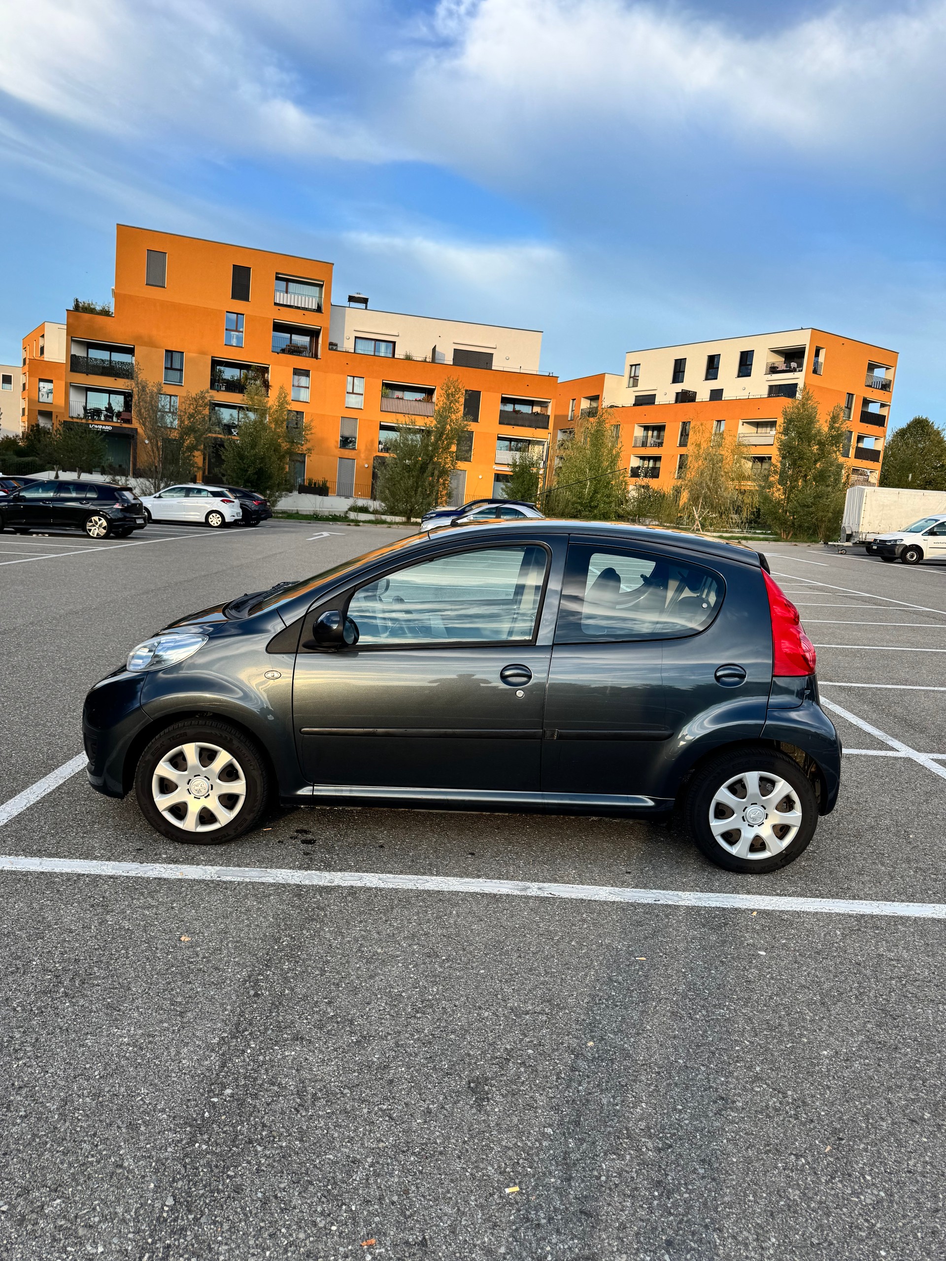 PEUGEOT 107 1.0 Trendy-image-2