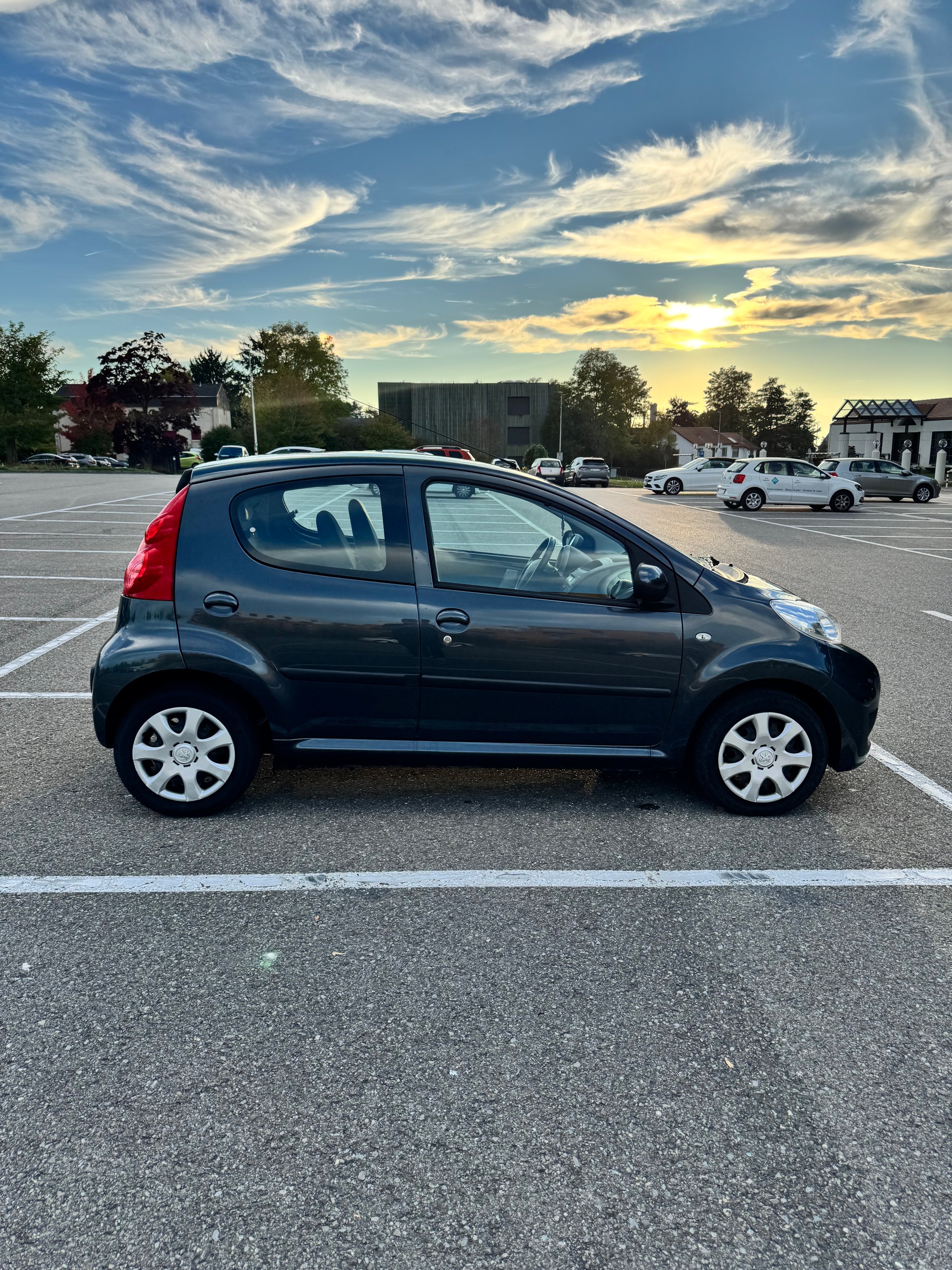 PEUGEOT 107 1.0 Trendy-image-6